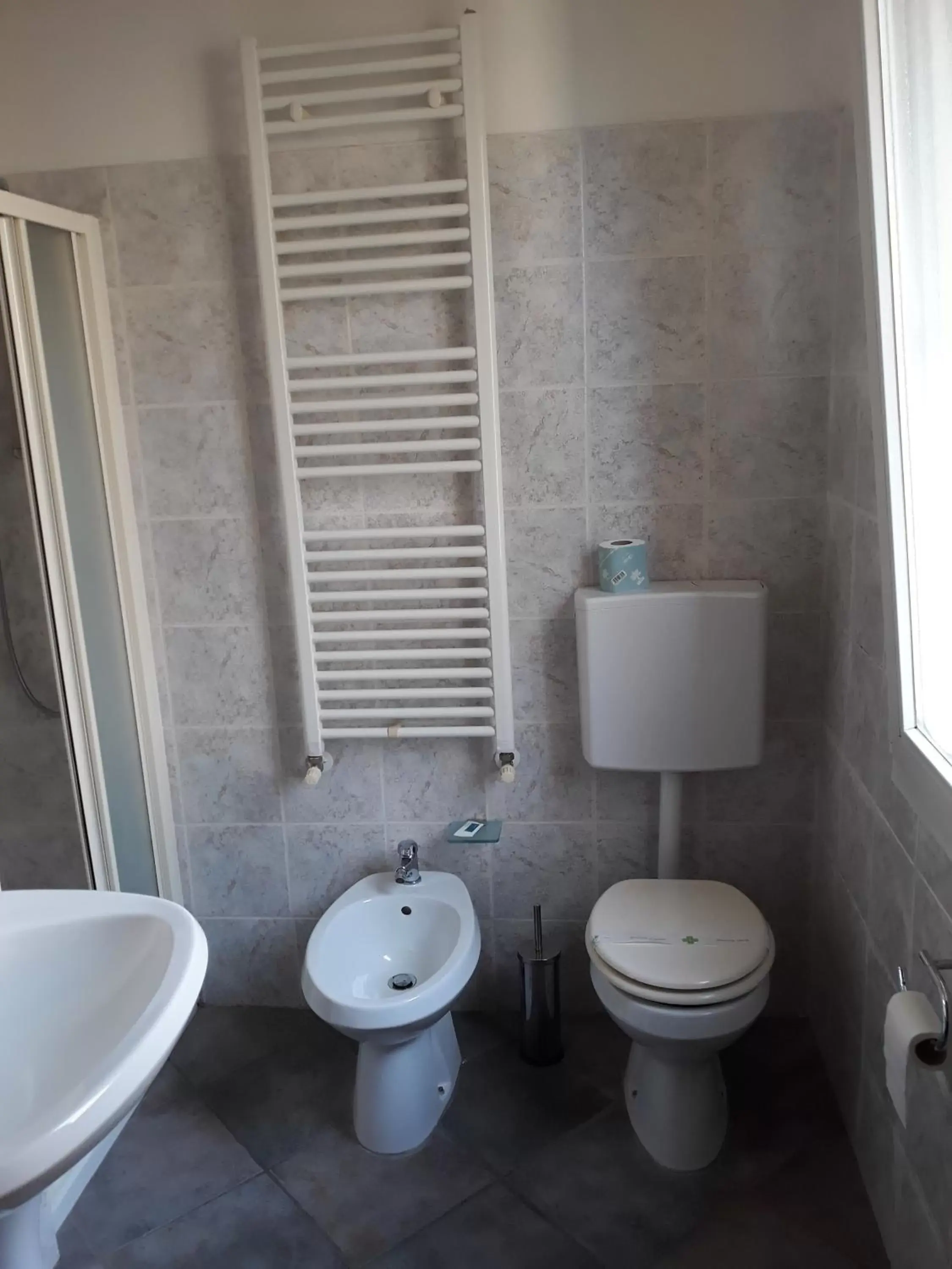 Bathroom in Adelphi Room & Breakfast