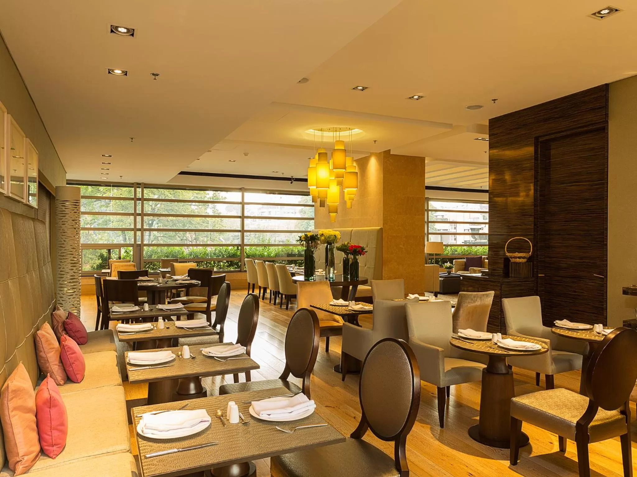 Restaurant/places to eat in EK Hotel By Preferred Hotels Group