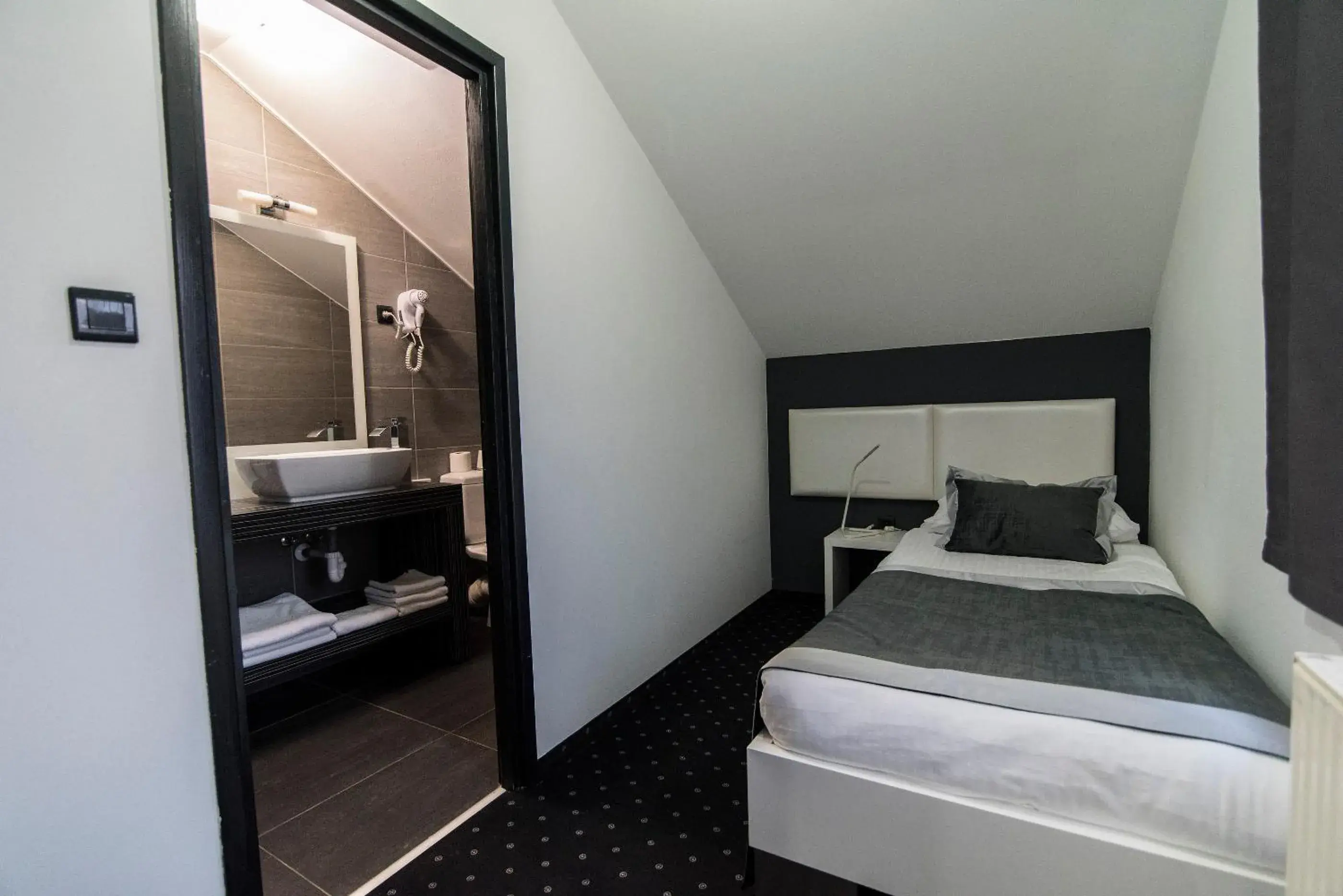 Bed in Hotel Cool Zagreb Airport