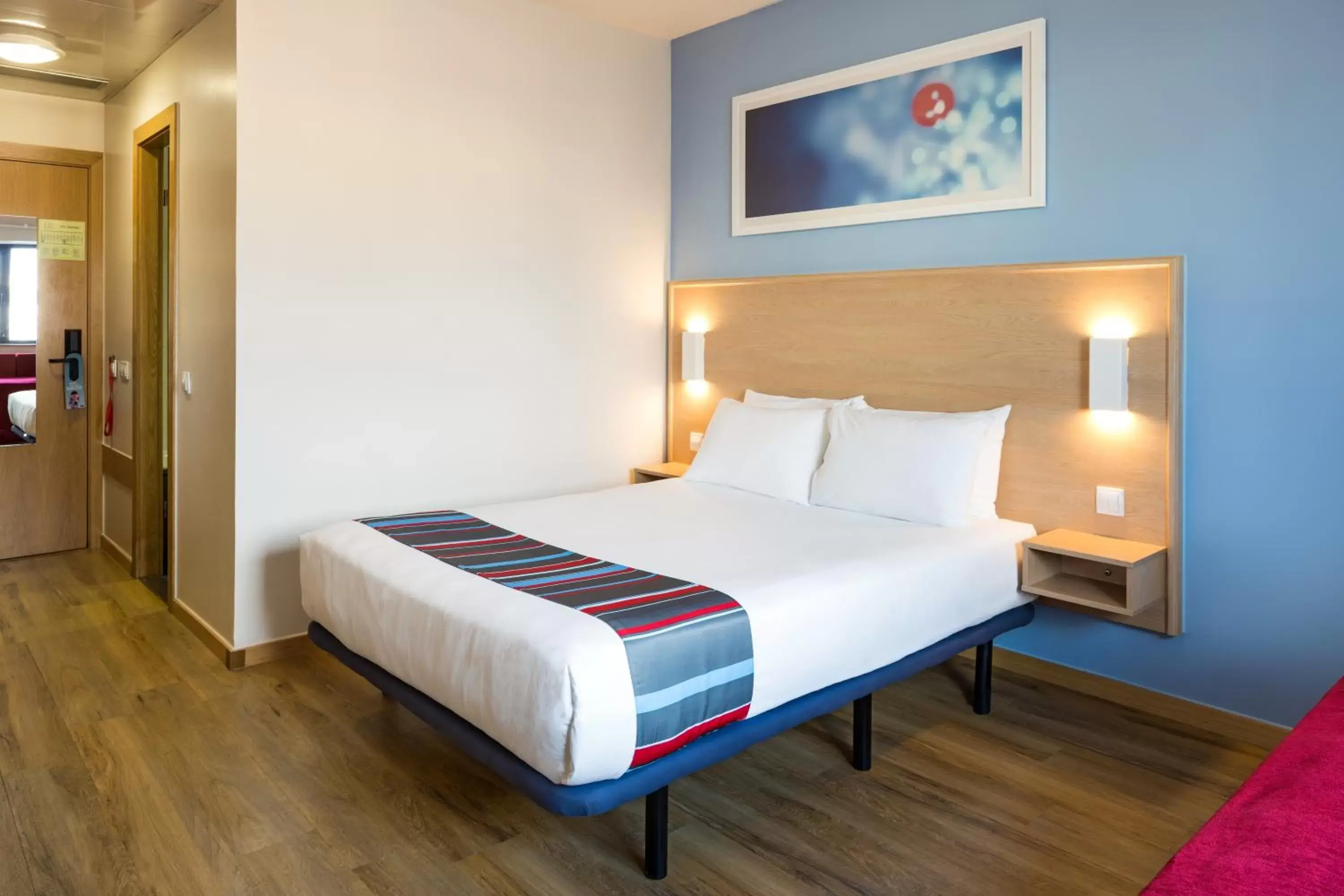 Bedroom, Bed in Travelodge Barcelona Fira