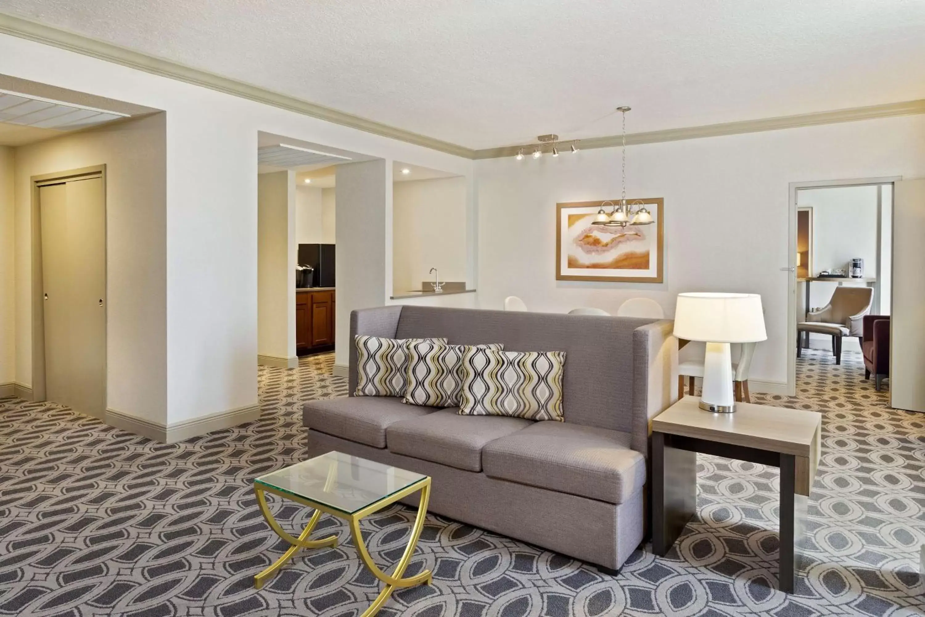 Living room, Seating Area in DoubleTree by Hilton Orlando East - UCF Area