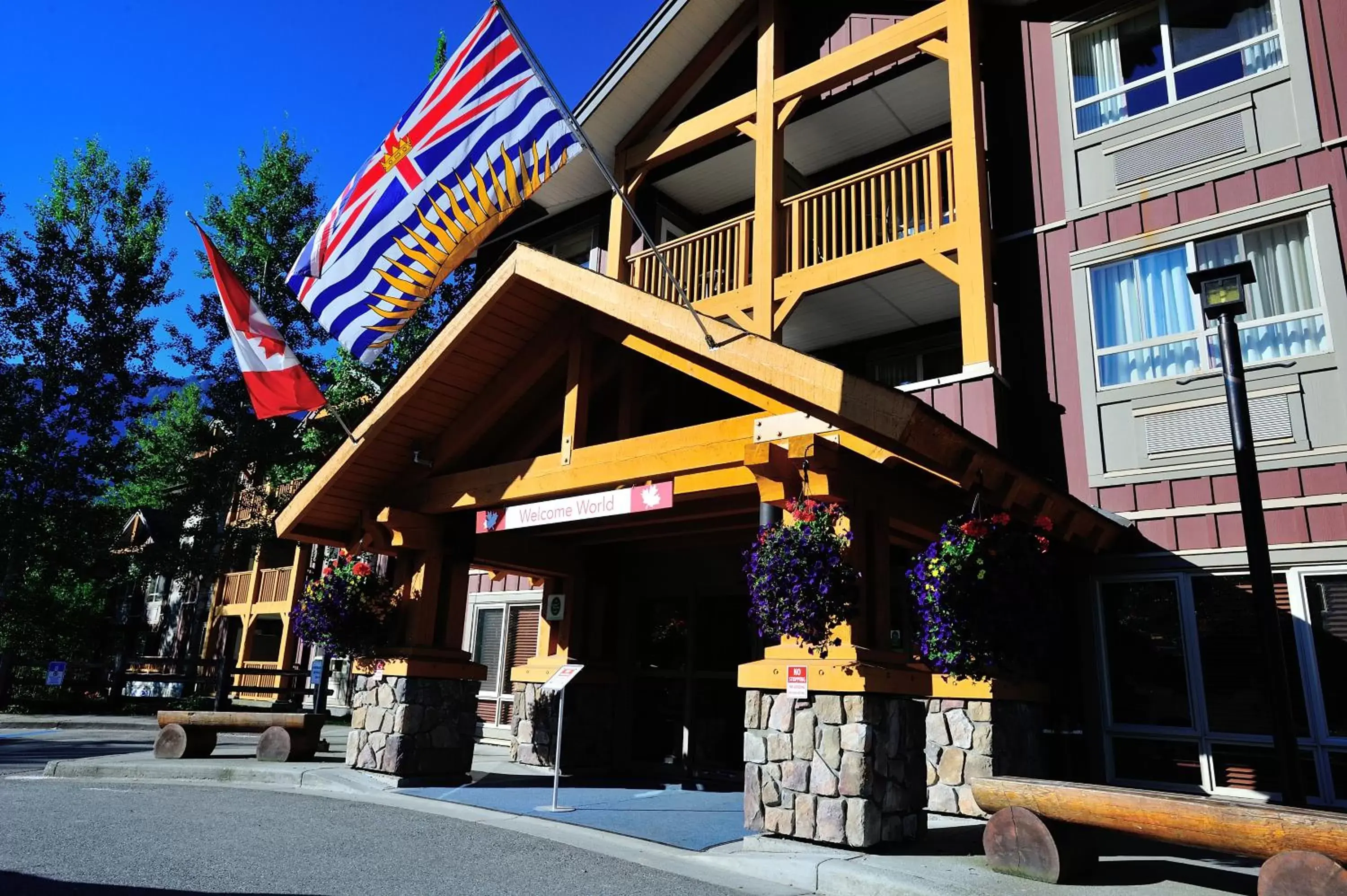 Facade/entrance, Property Building in Pemberton Valley Lodge