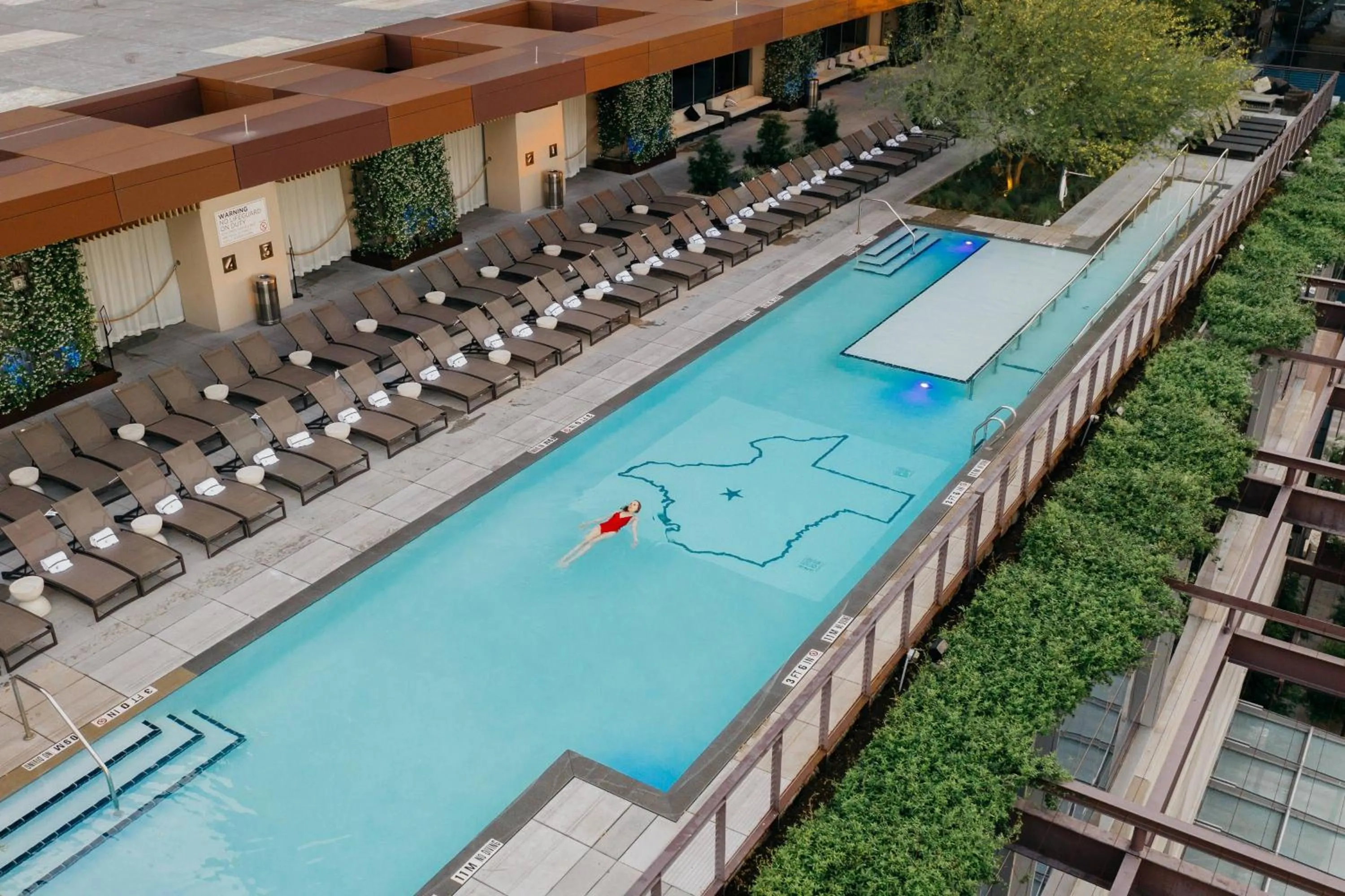 Swimming pool in JW Marriott Austin