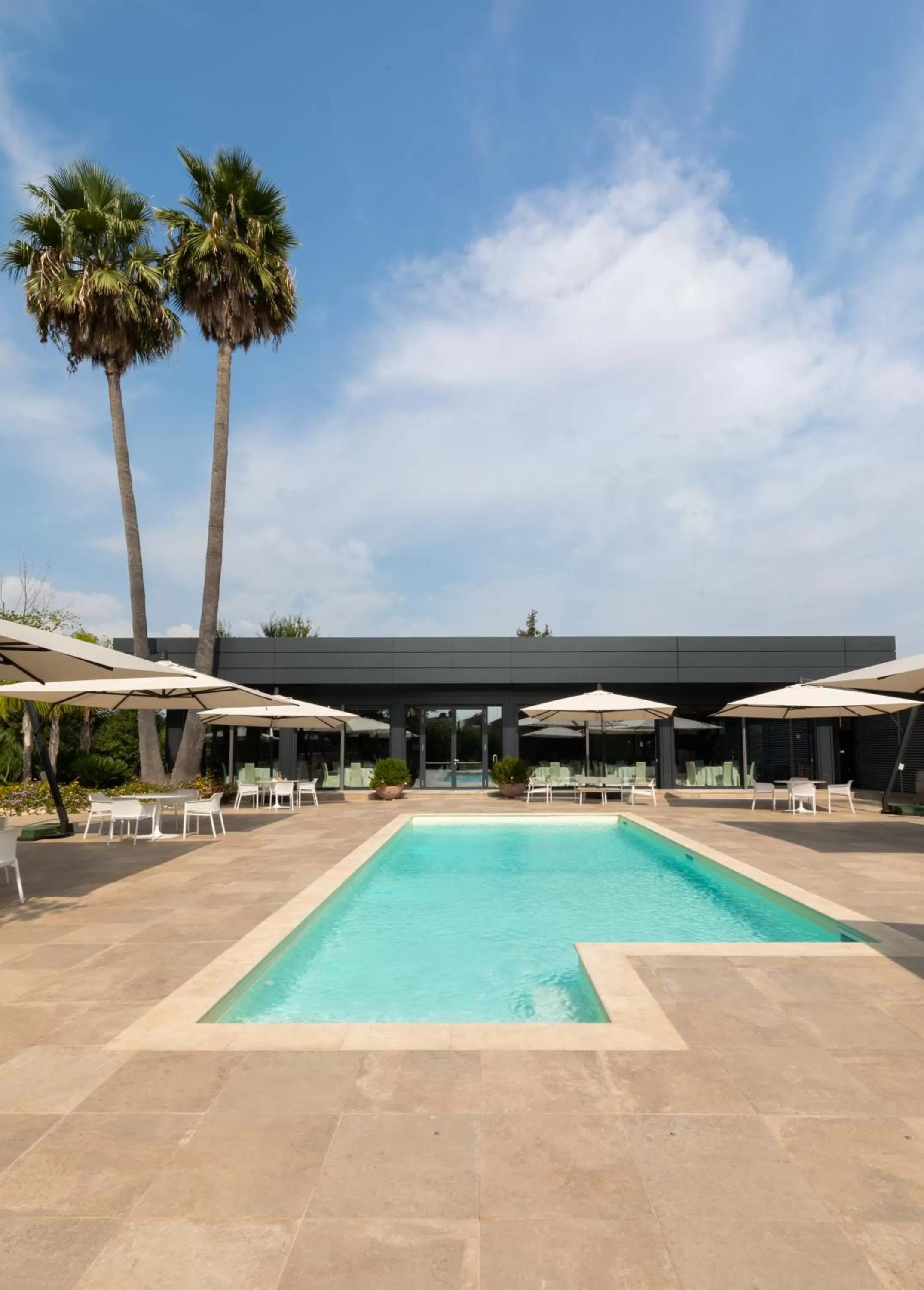 Swimming pool in Antico Borgo Molino 7cento vicino ai Giardini di Ninfa