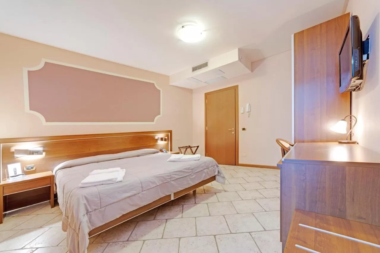 Bed in Hotel Grotto Bagat