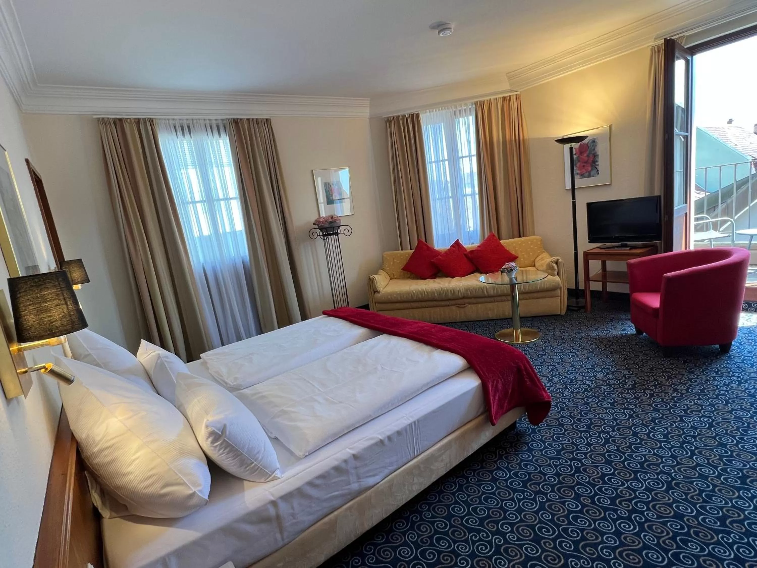 Photo of the whole room, Bed in Stadthotel