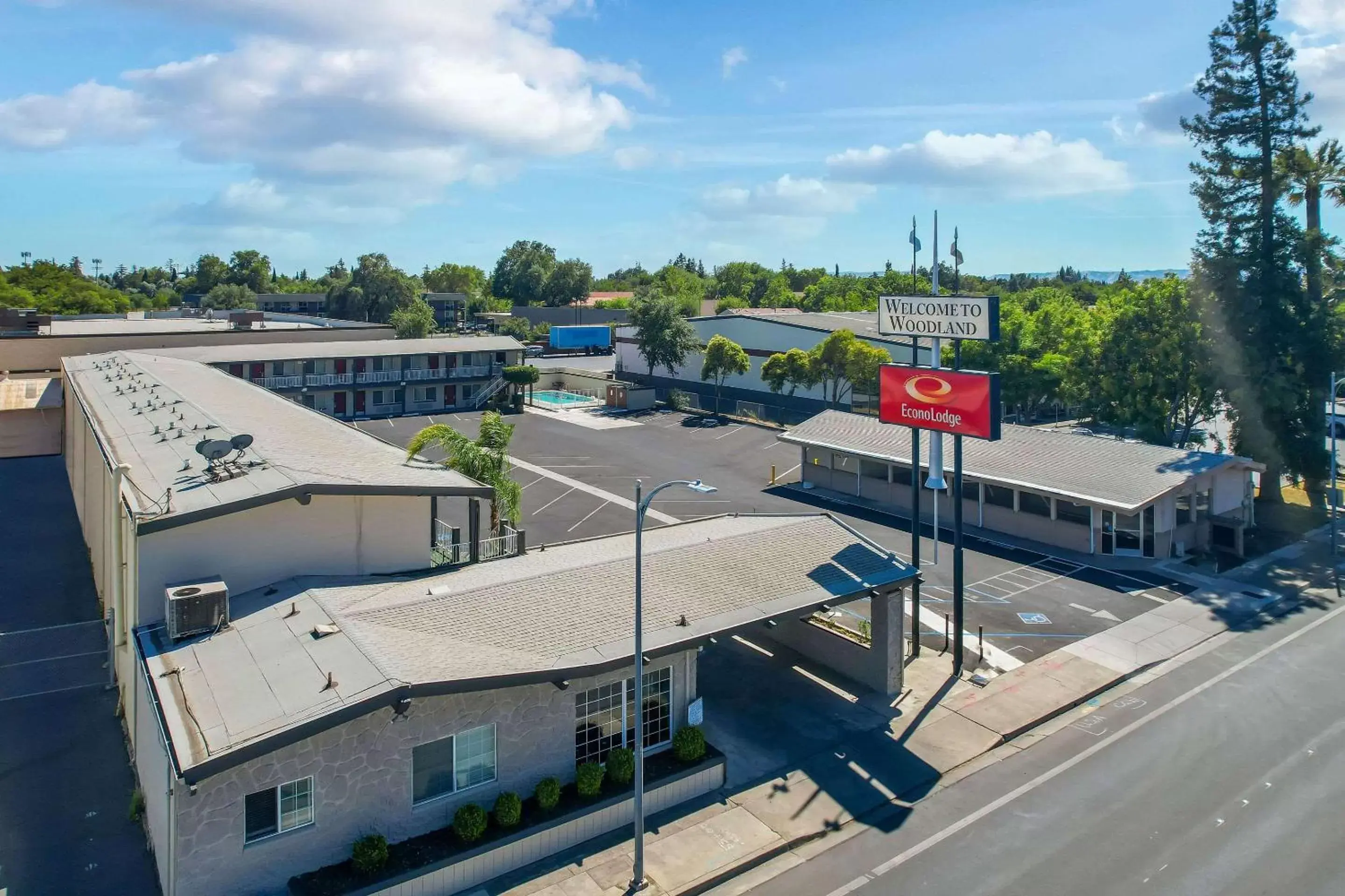 Property building, Pool View in Econo Lodge Woodland near I-5