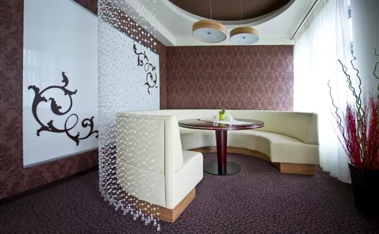 Restaurant/places to eat in Hotel Ines