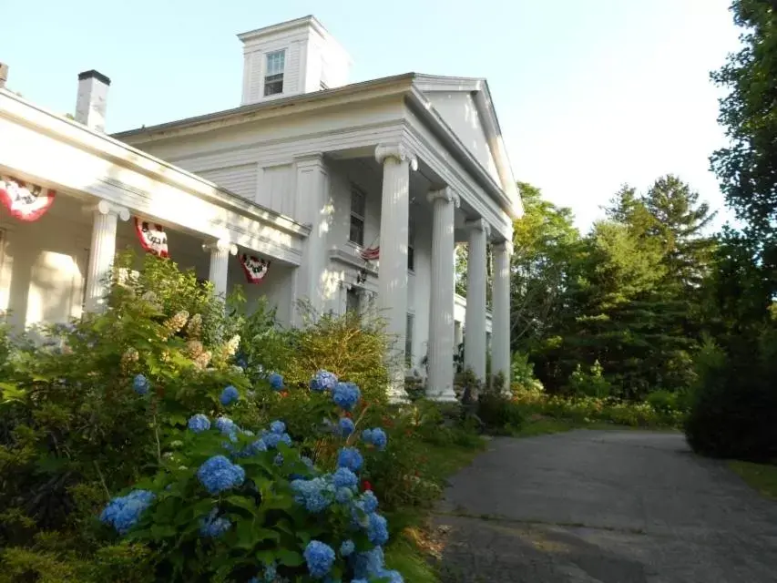 Property Building in House of 1833 Bed and Breakfast