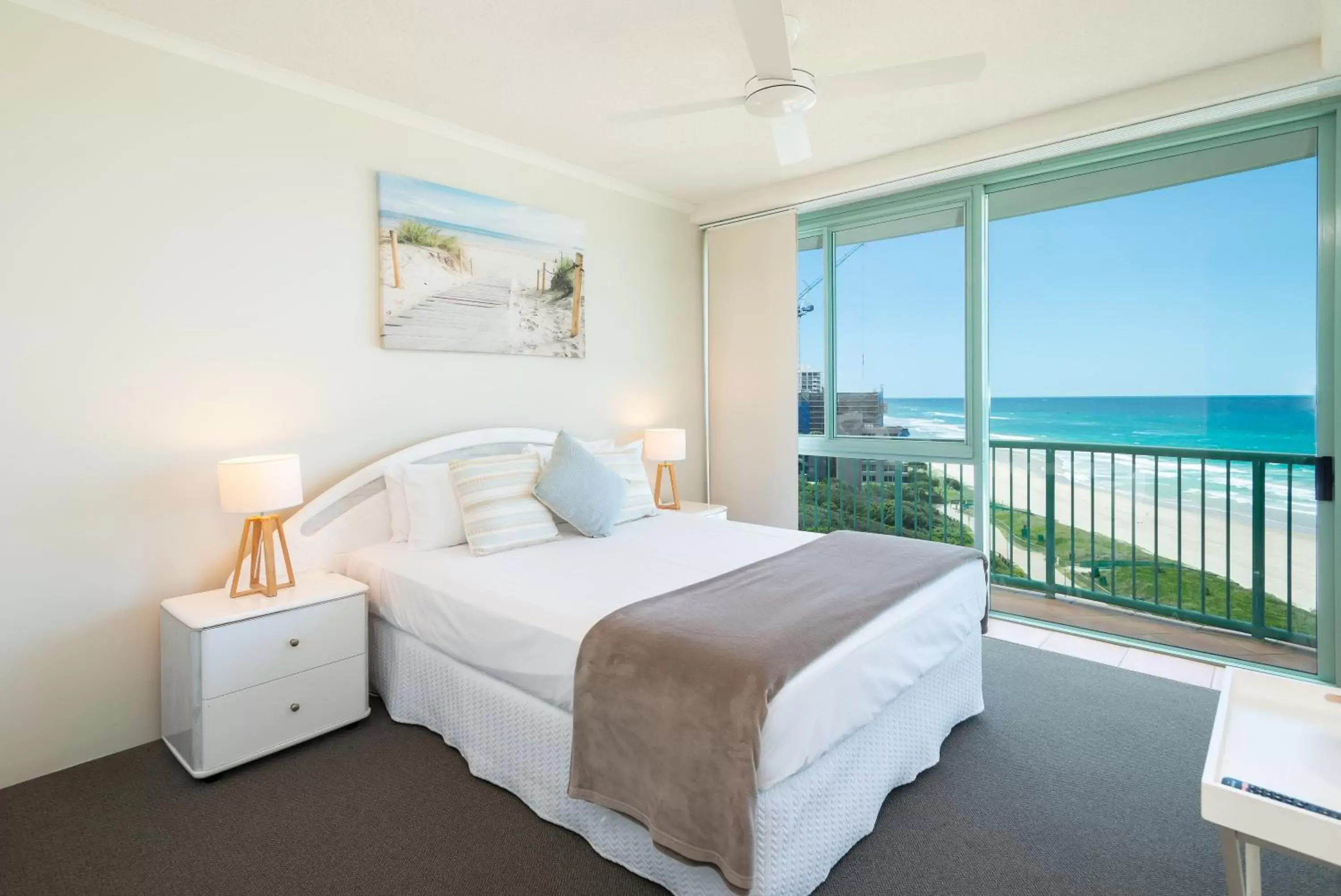 Bedroom, Bed in The Waterford on Main Beach