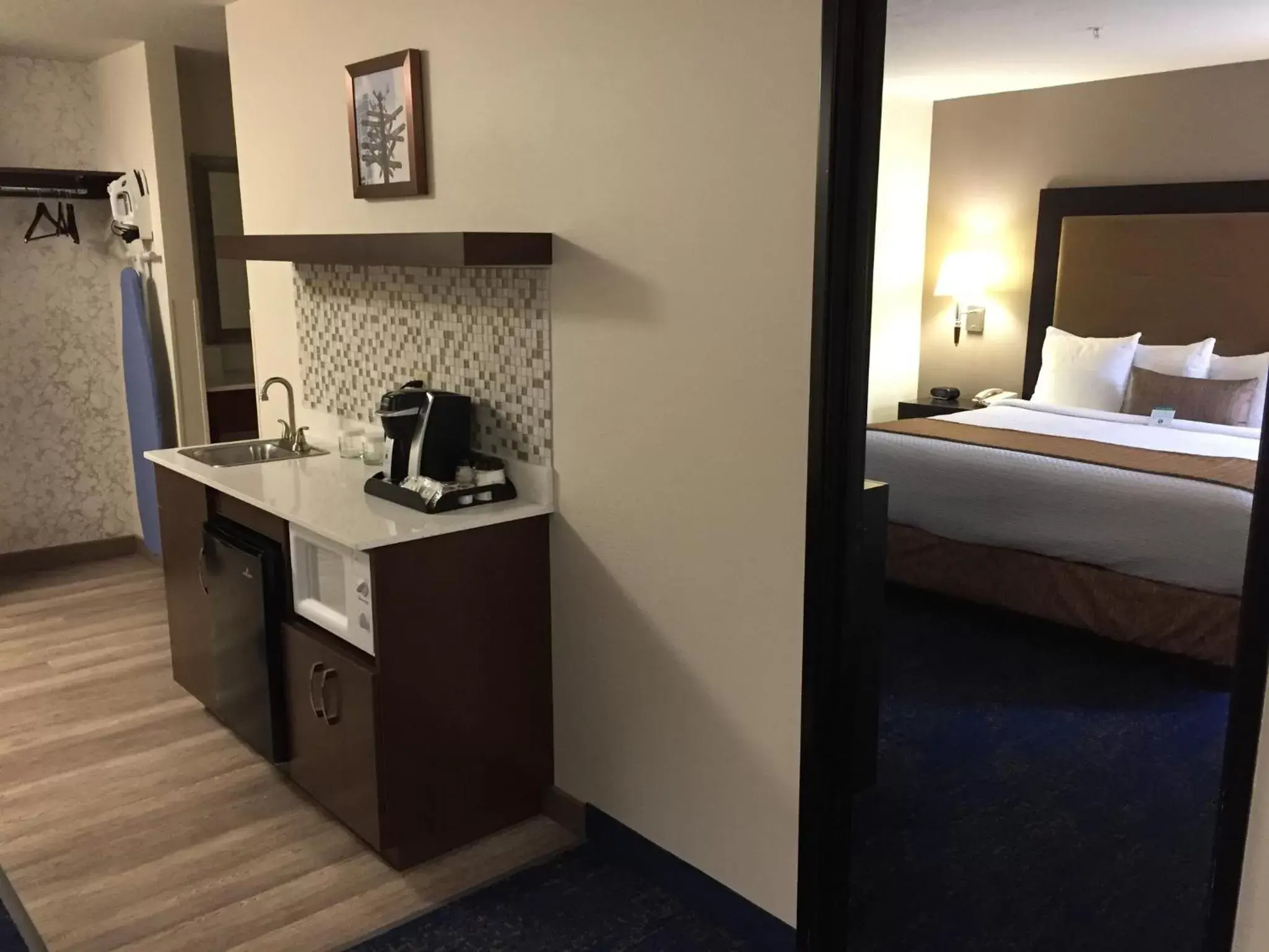 Bed in Best Western Plus Portland Airport Hotel & Suites