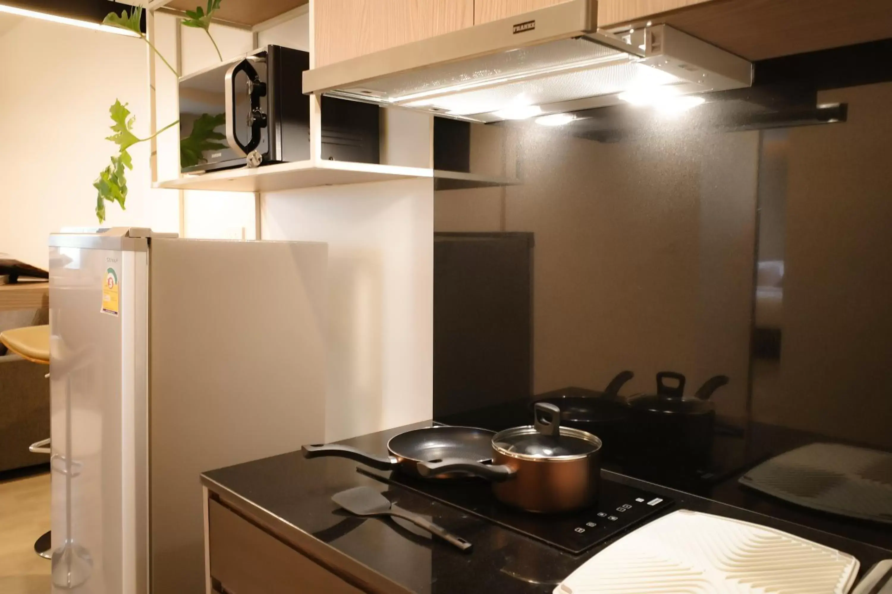 Kitchen or kitchenette, Kitchen/Kitchenette in The Rise Suites- SHA Extra Plus