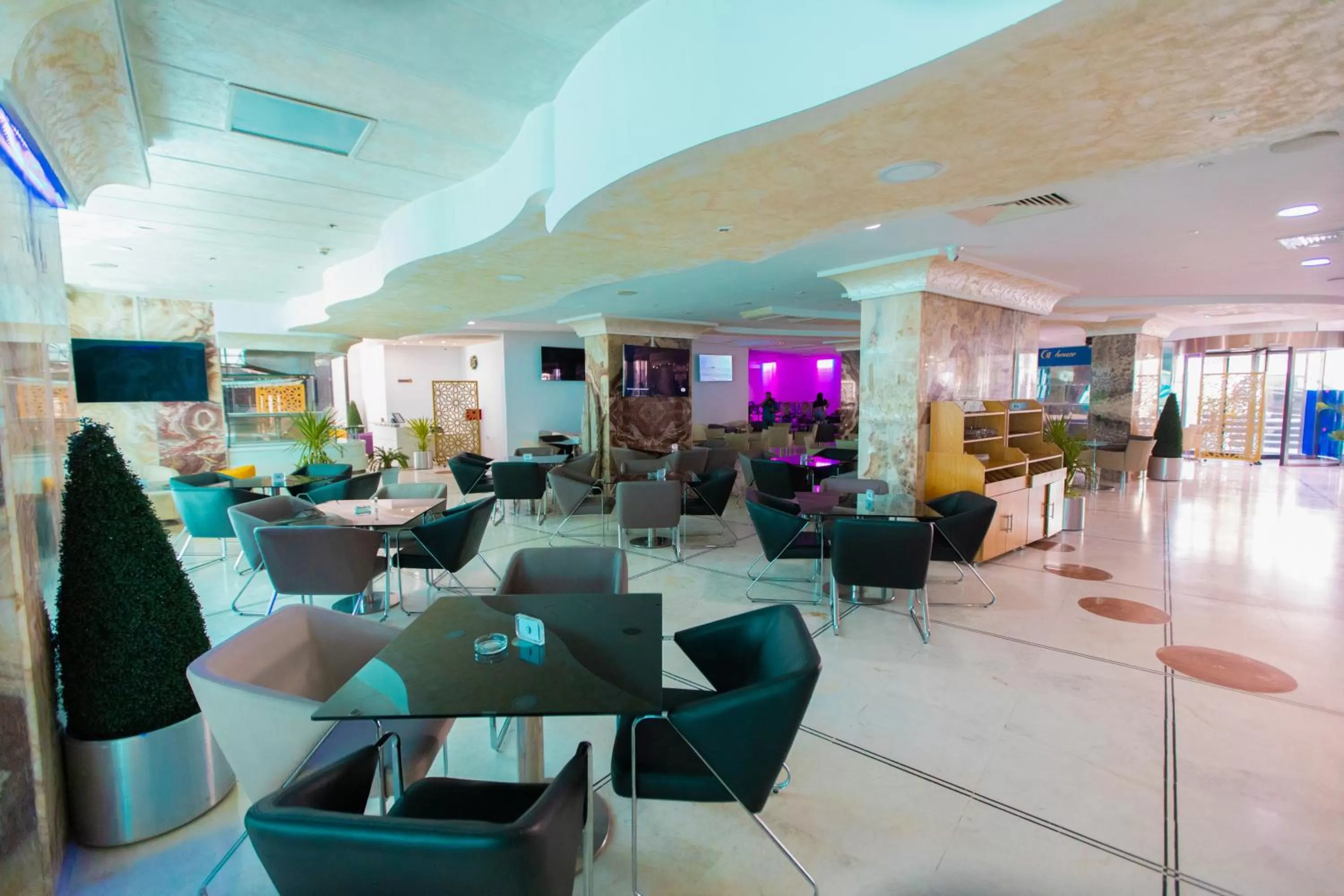 Restaurant/places to eat in The Penthouse Suites Hotel