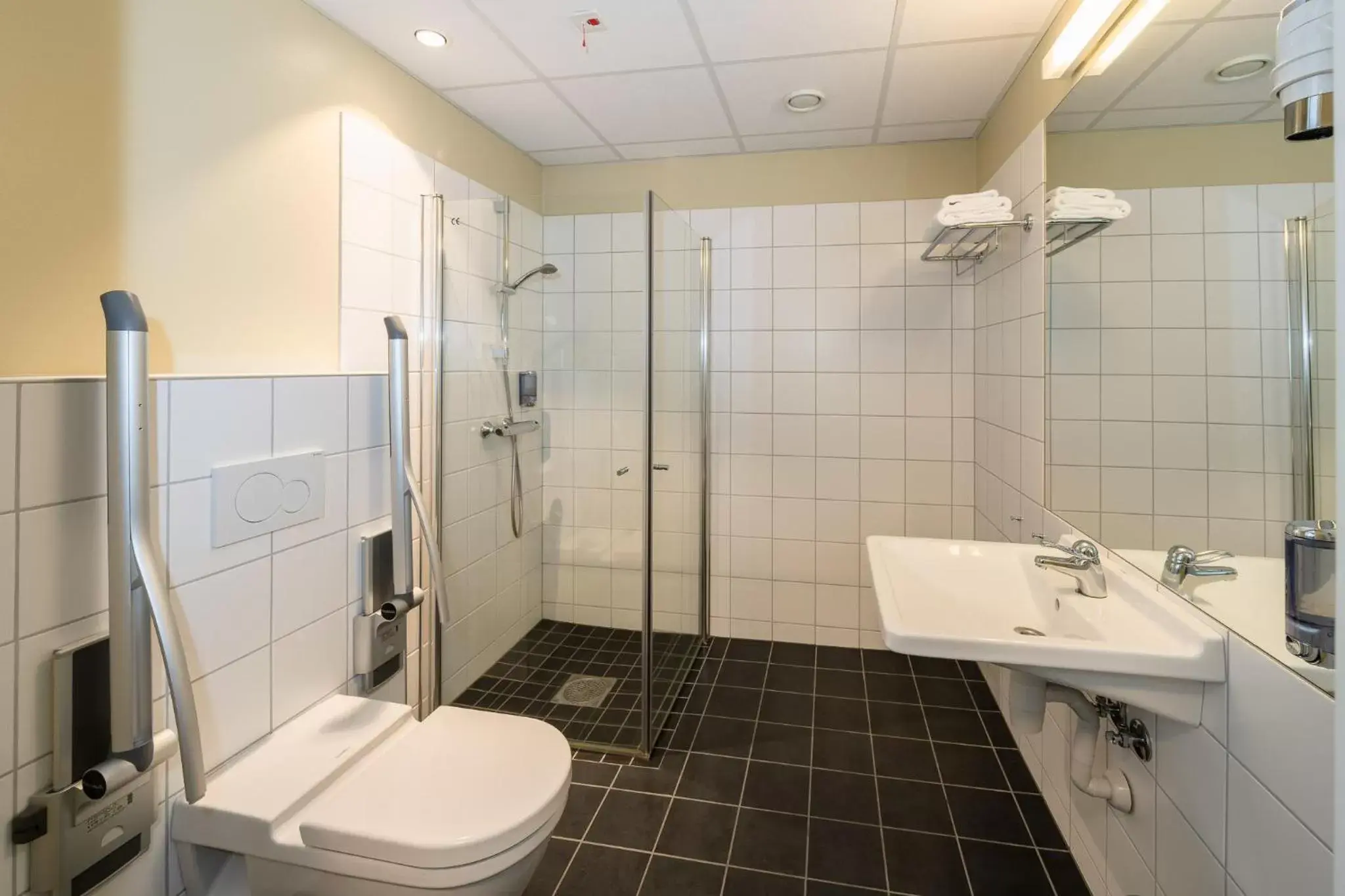 Bathroom in Smarthotel Hammerfest