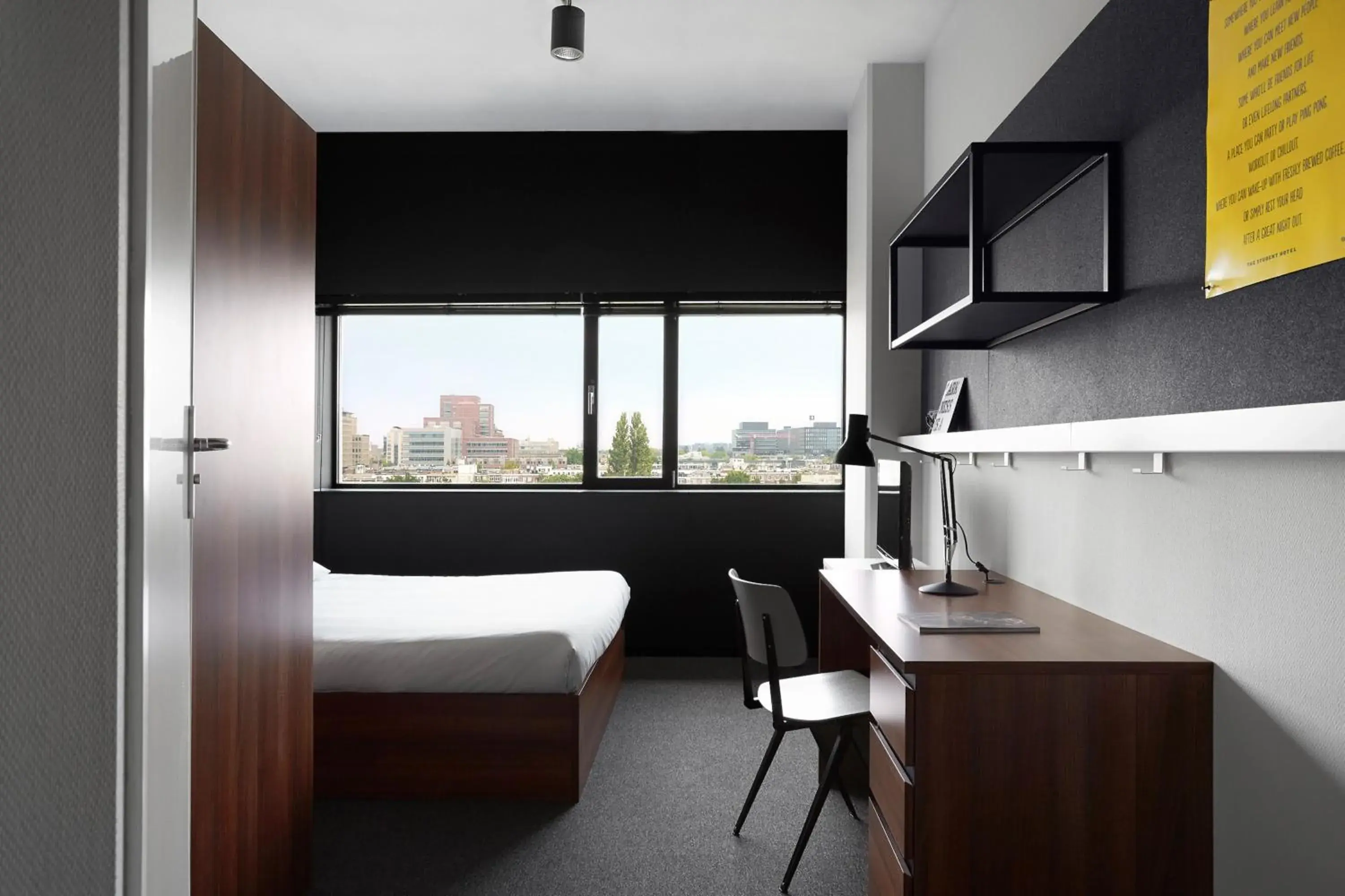Executive Queen Room in The Social Hub Amsterdam City