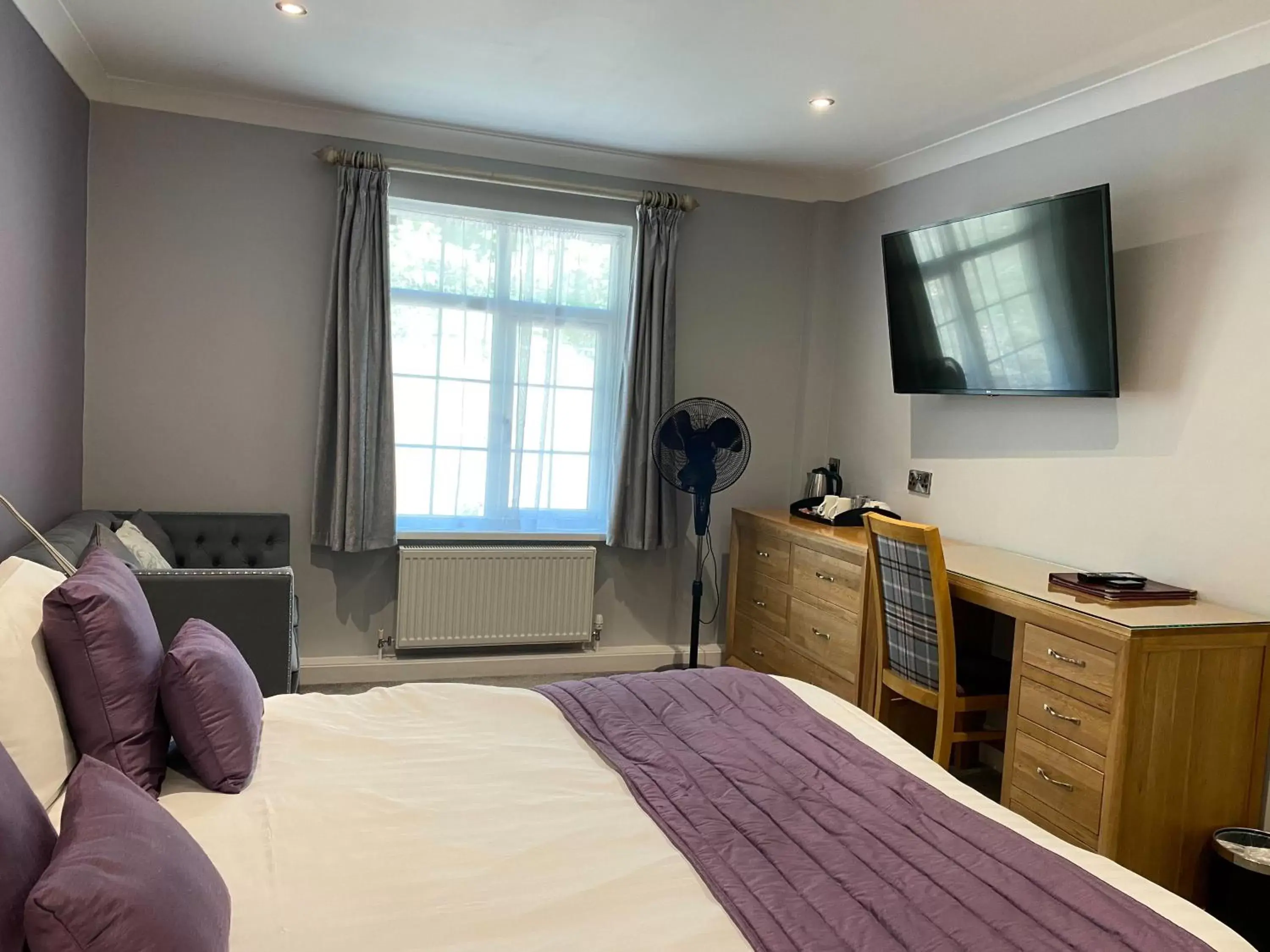 Bedroom, Bed in Exeter Court Hotel Bedroom, Bed in Exeter Court Hotel