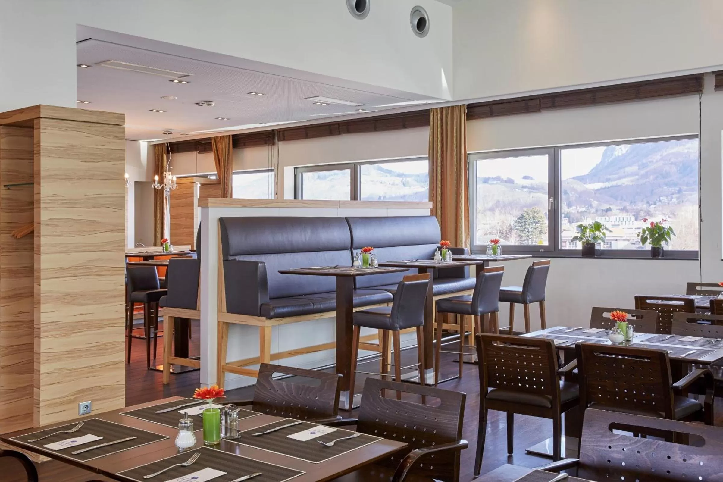 Restaurant/places to eat in H+ Hotel Salzburg