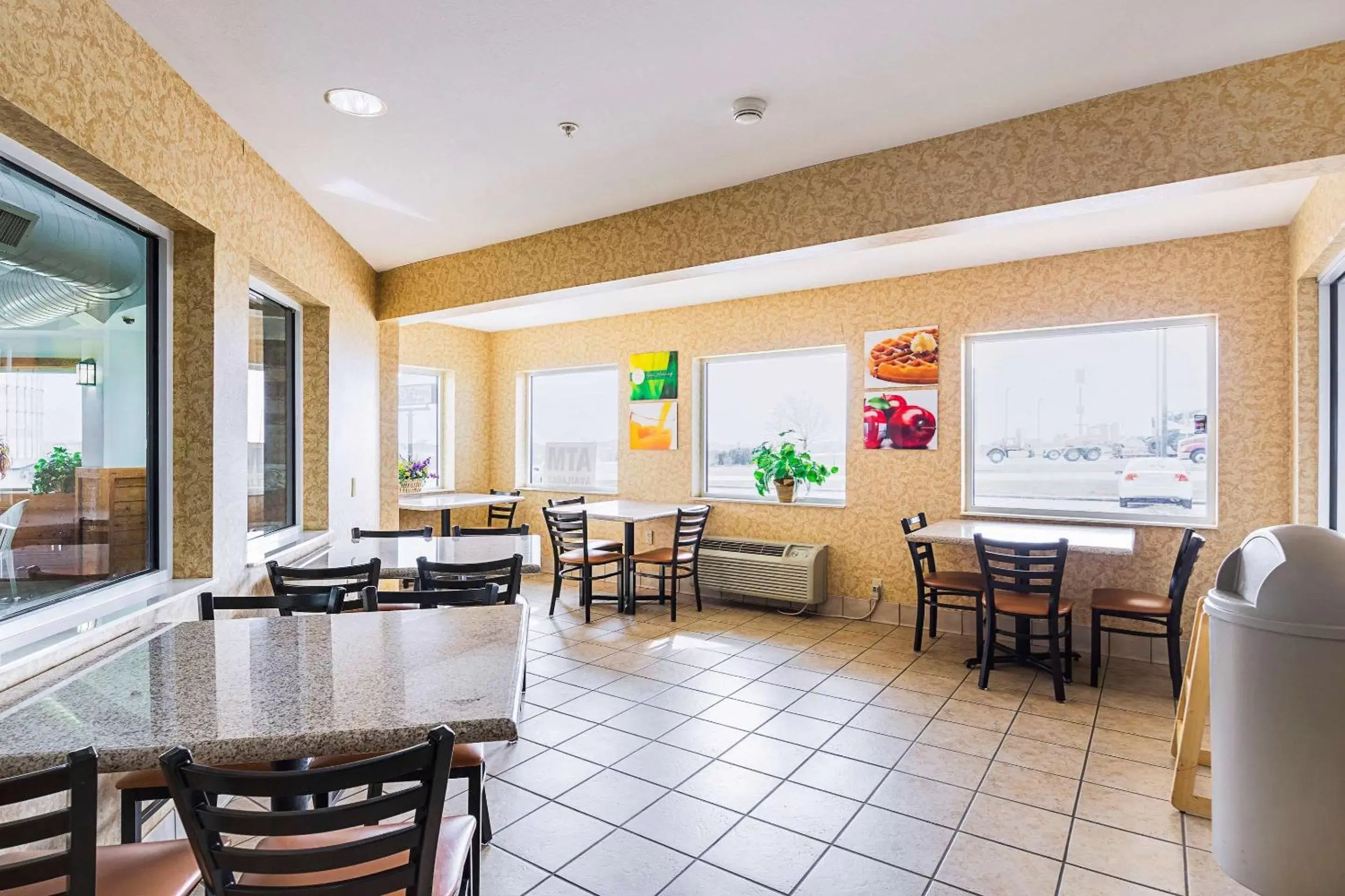 Restaurant/Places to Eat in Quality Inn & Suites Belmont Route 151