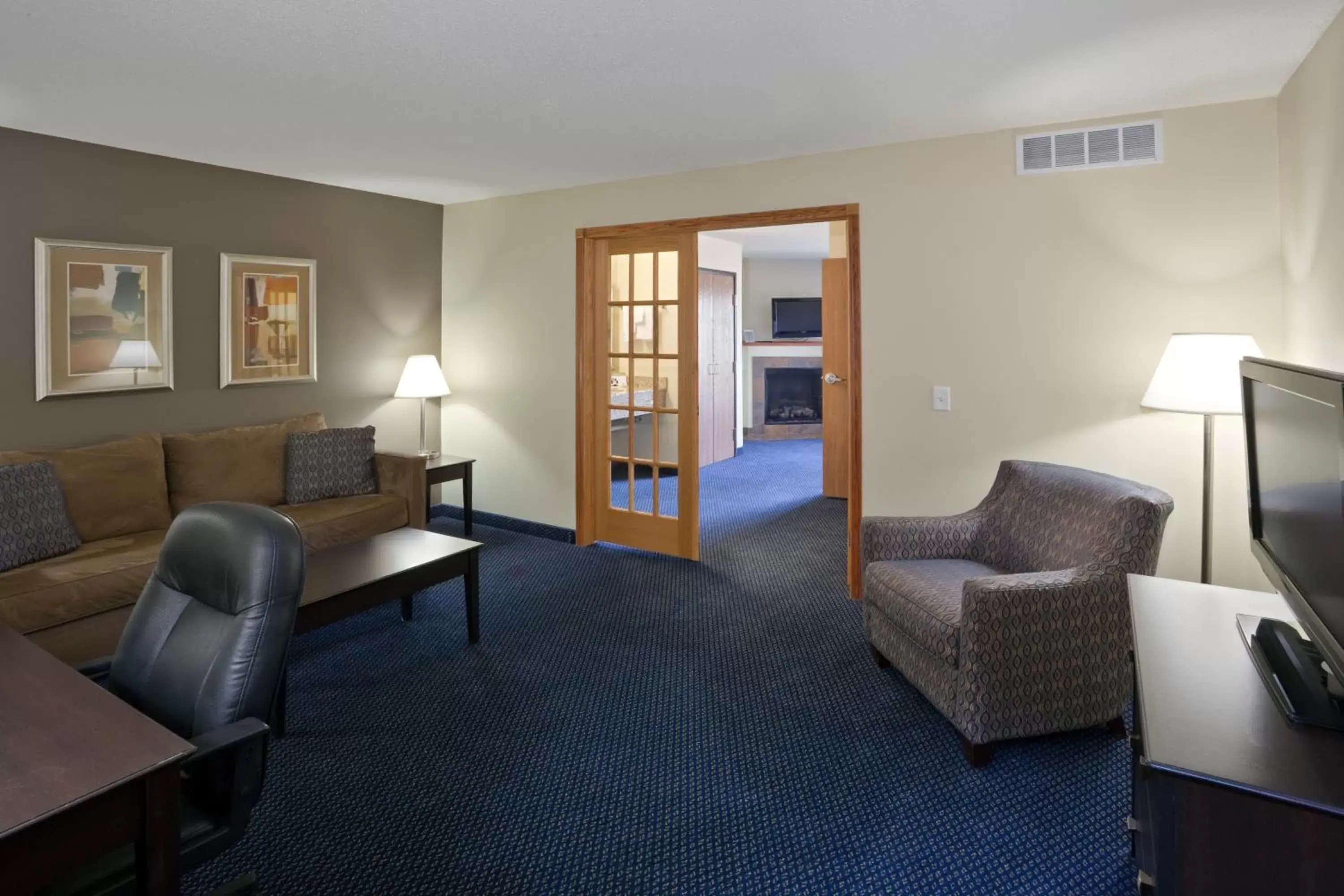 Living room, Seating Area in AmericInn by Wyndham Lincoln South