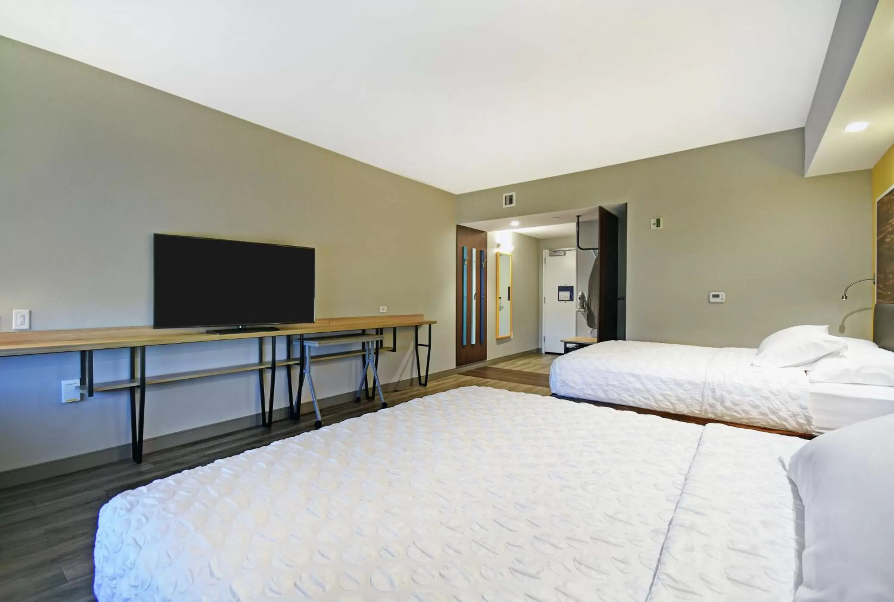 Bedroom, Bed in Tru By Hilton Portland Airport Area Me
