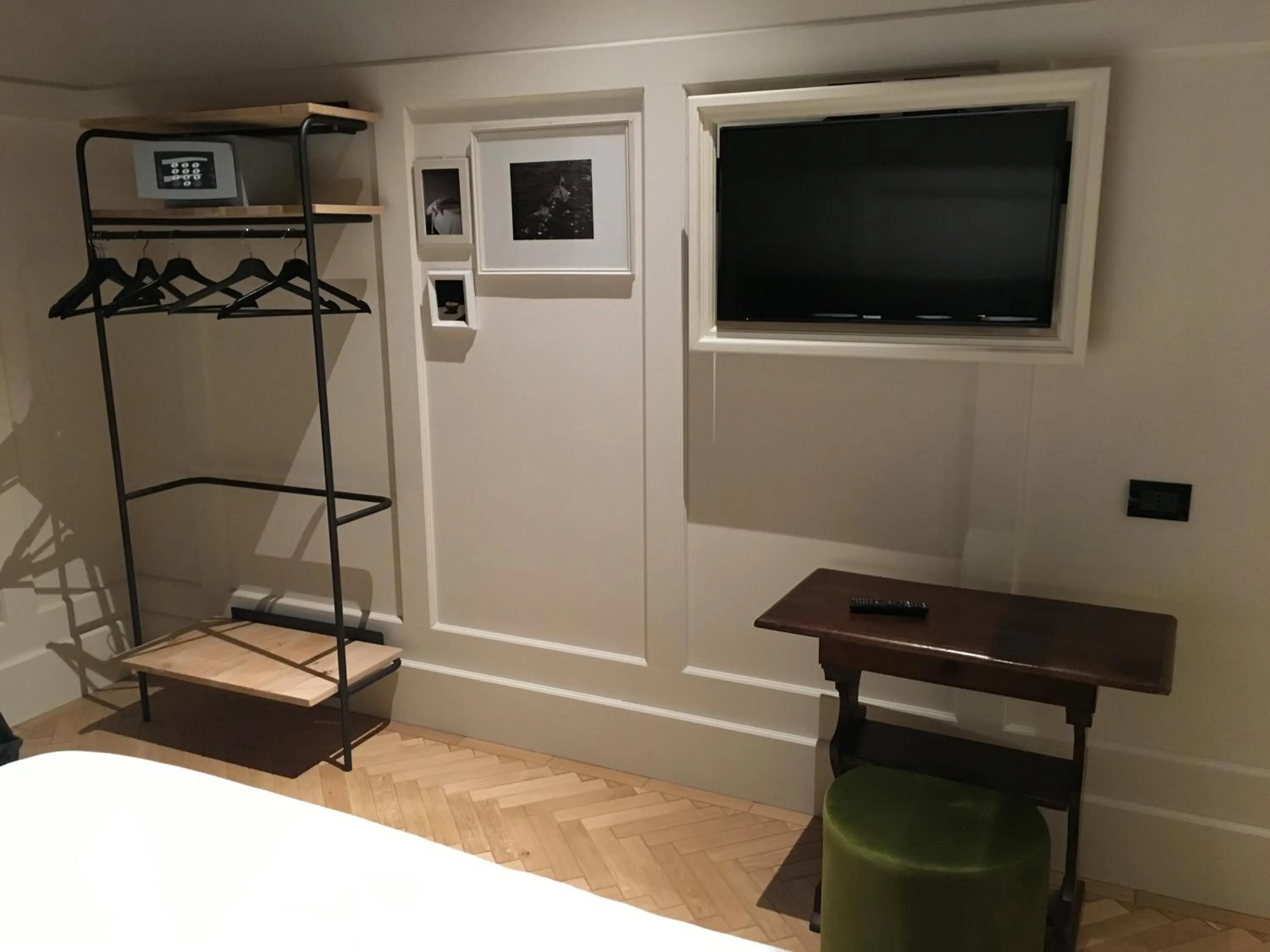 TV and multimedia, Bed in Hotel 5 Colonne