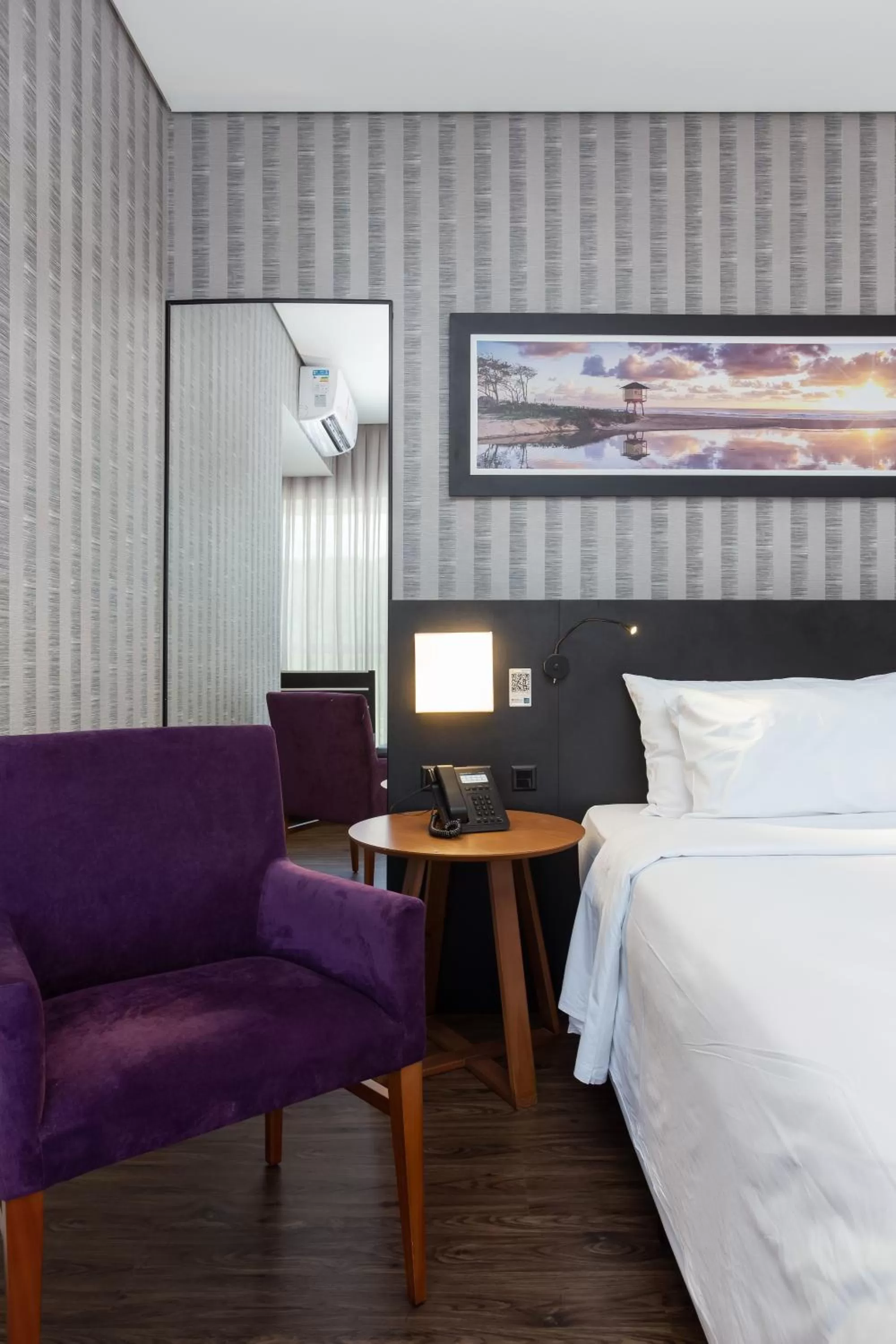 Living room, Bed in Hilton Garden Inn Praia Brava