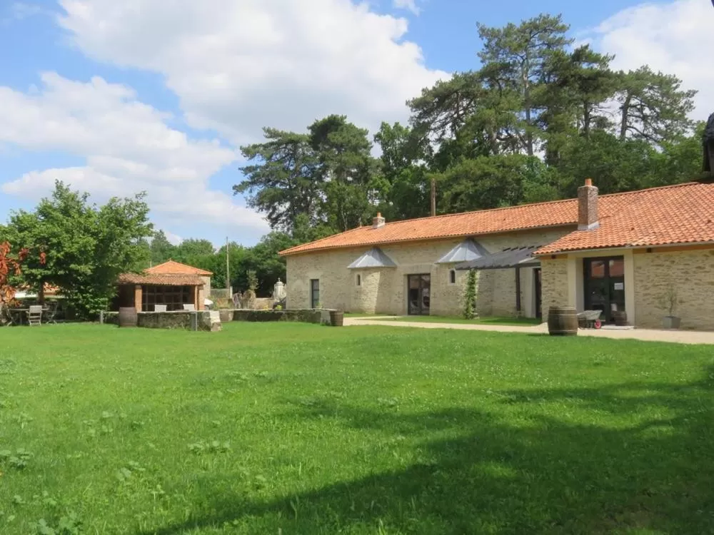 Garden, Property Building in Domaine de La Mazure