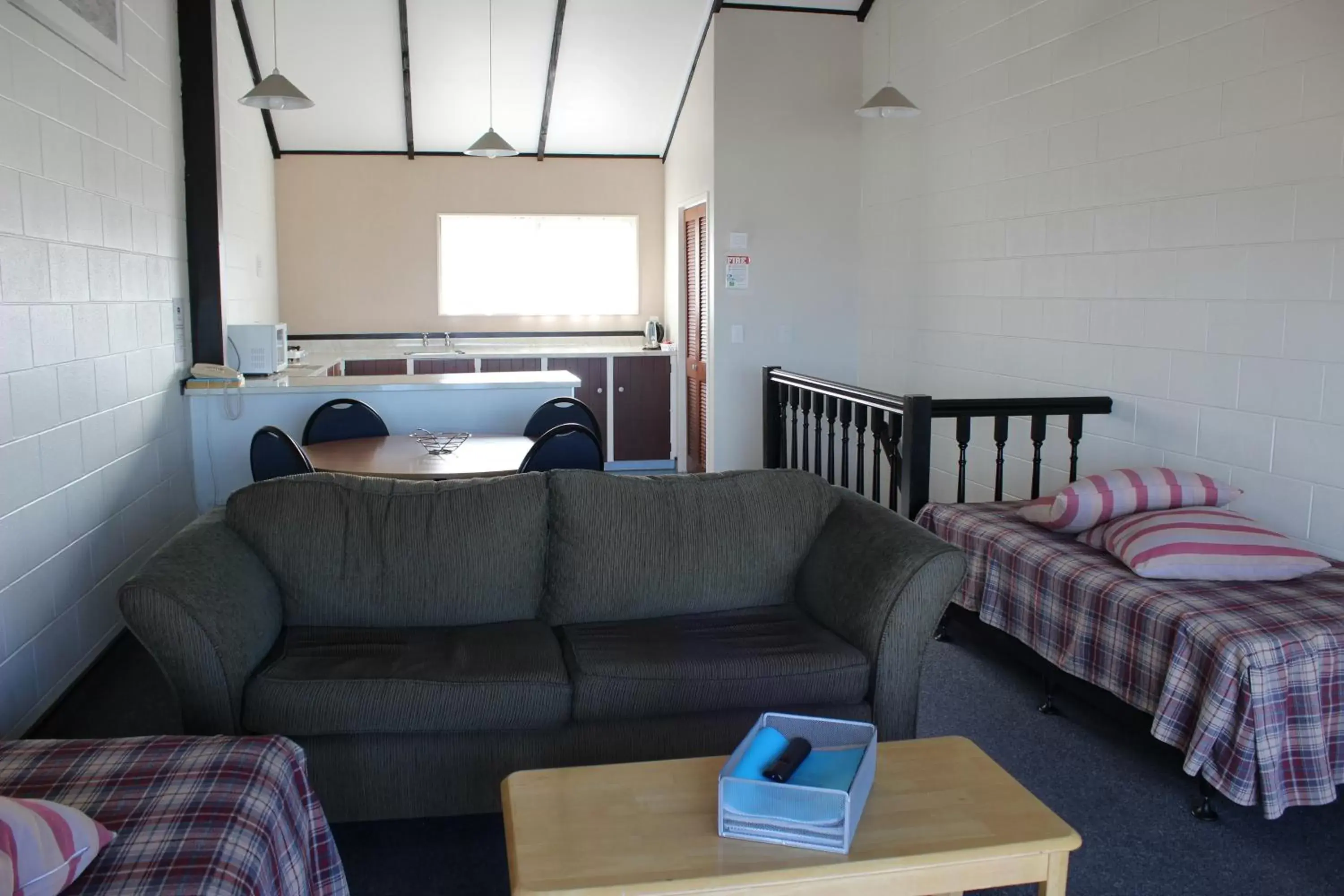 TV and multimedia, Seating Area in Mountain View Motel