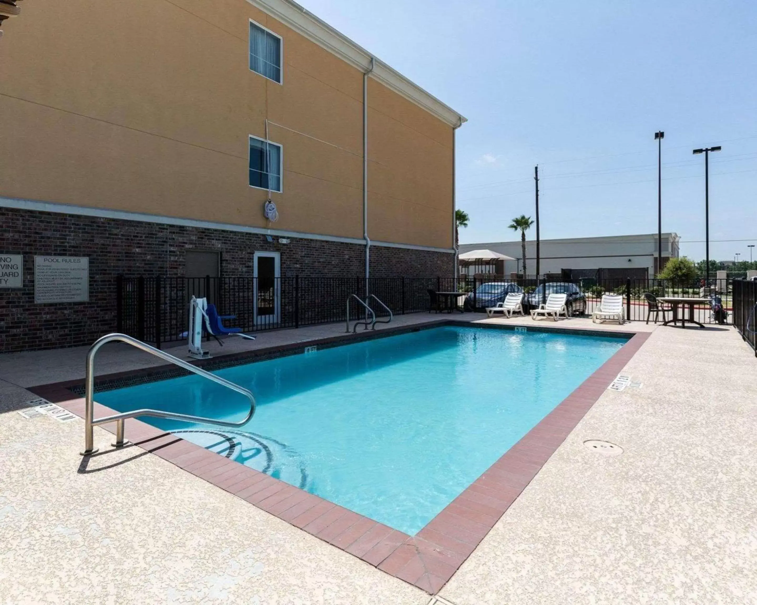 On site, Swimming Pool in Hotel Pearland