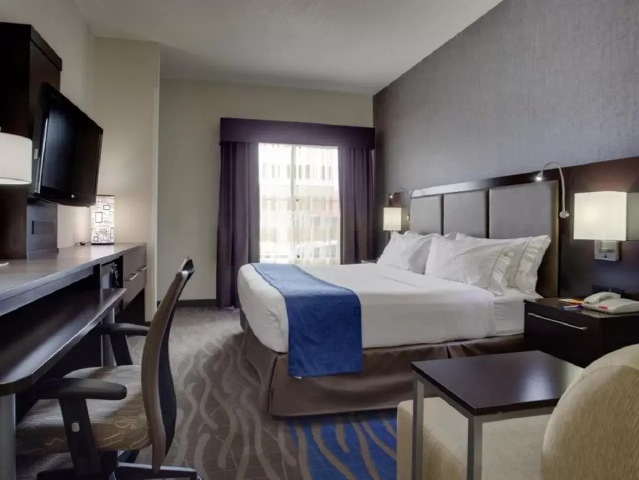 Photo of the whole room in Holiday Inn Express Hotel & Suites Meadowlands Area, an IHG Hotel