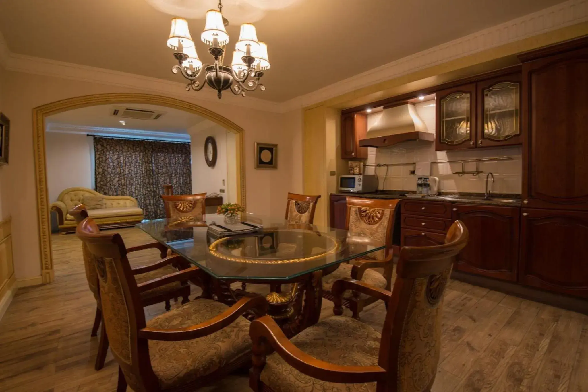 Kitchen or kitchenette, Dining Area in Four Seasons Place Hotel