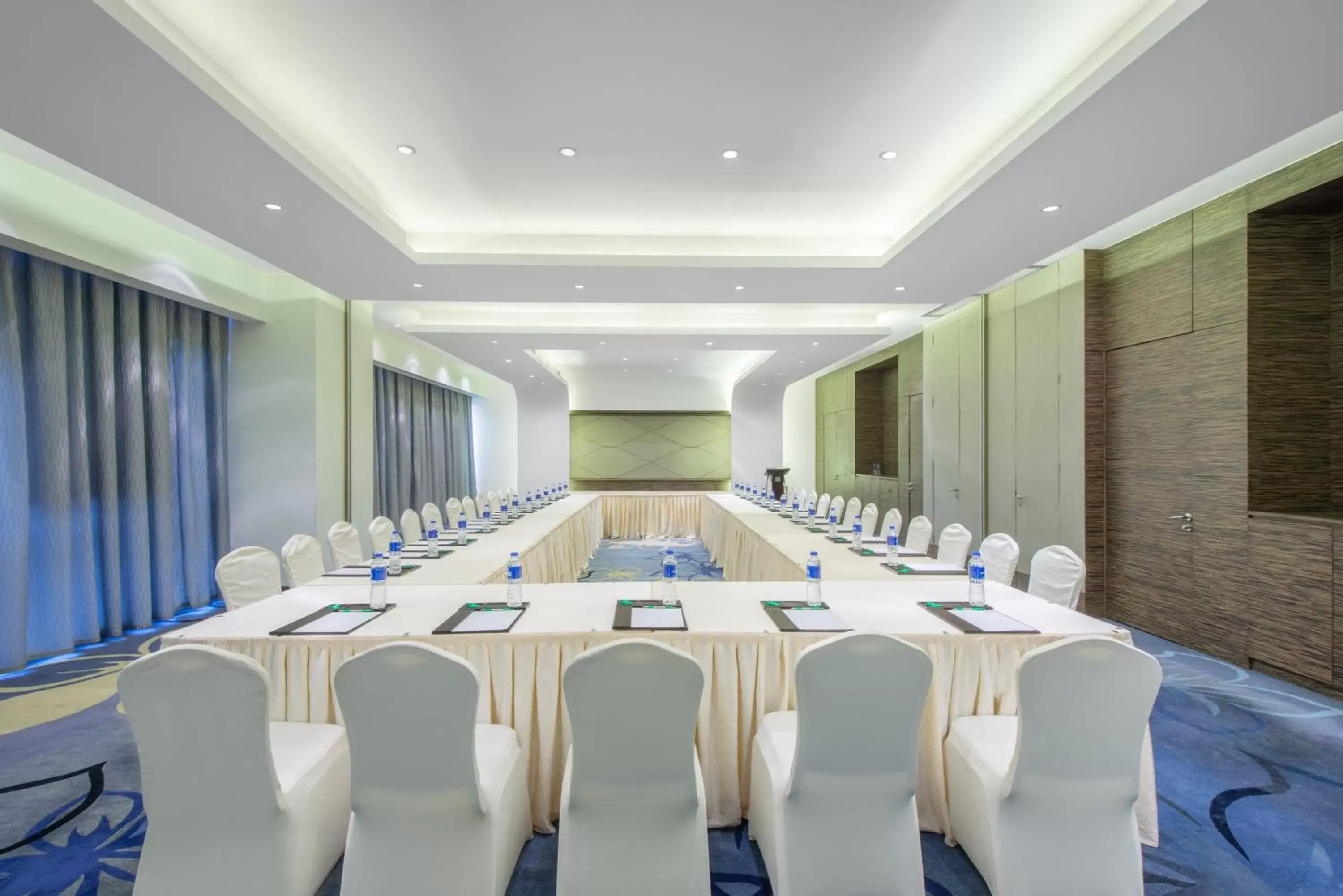 Meeting/conference room in Holiday Inn Shanghai Songjiang, an IHG Hotel - Miaoqian Street