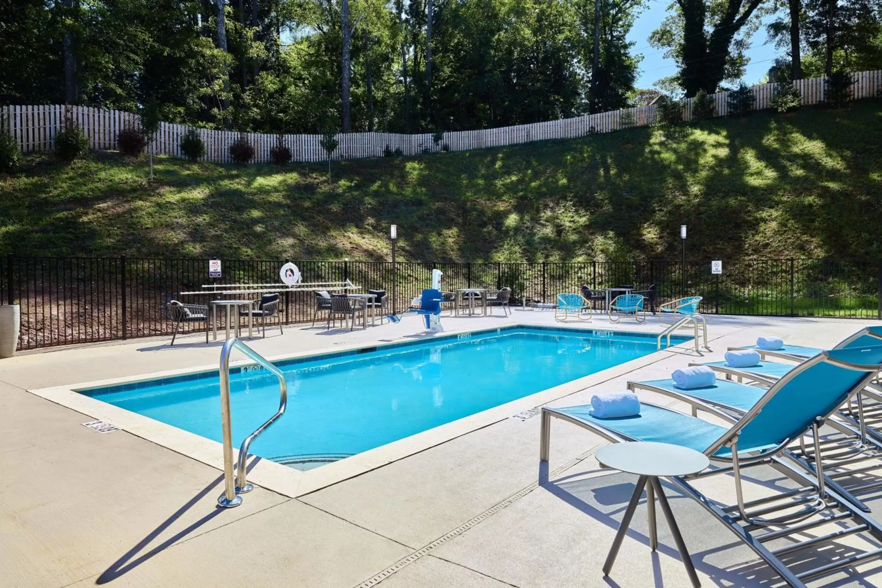 Swimming Pool in TownePlace Suites by Marriott Chattanooga South, East Ridge