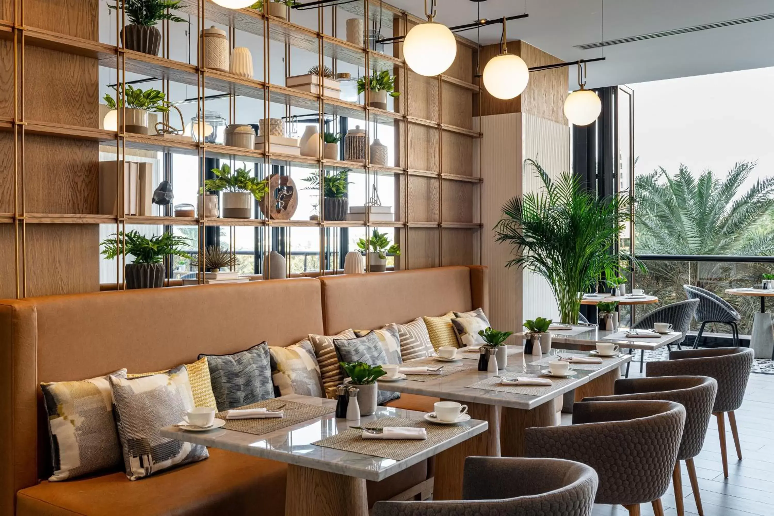 Lounge or bar, Restaurant/Places to Eat in Le Royal Meridien Beach Resort & Spa Dubai