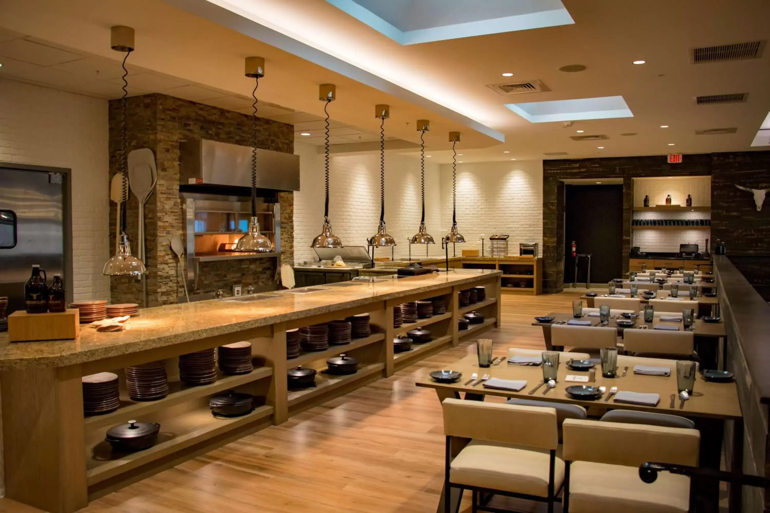 Dining area, Restaurant/Places to Eat in DoubleTree by Hilton Wichita Airport