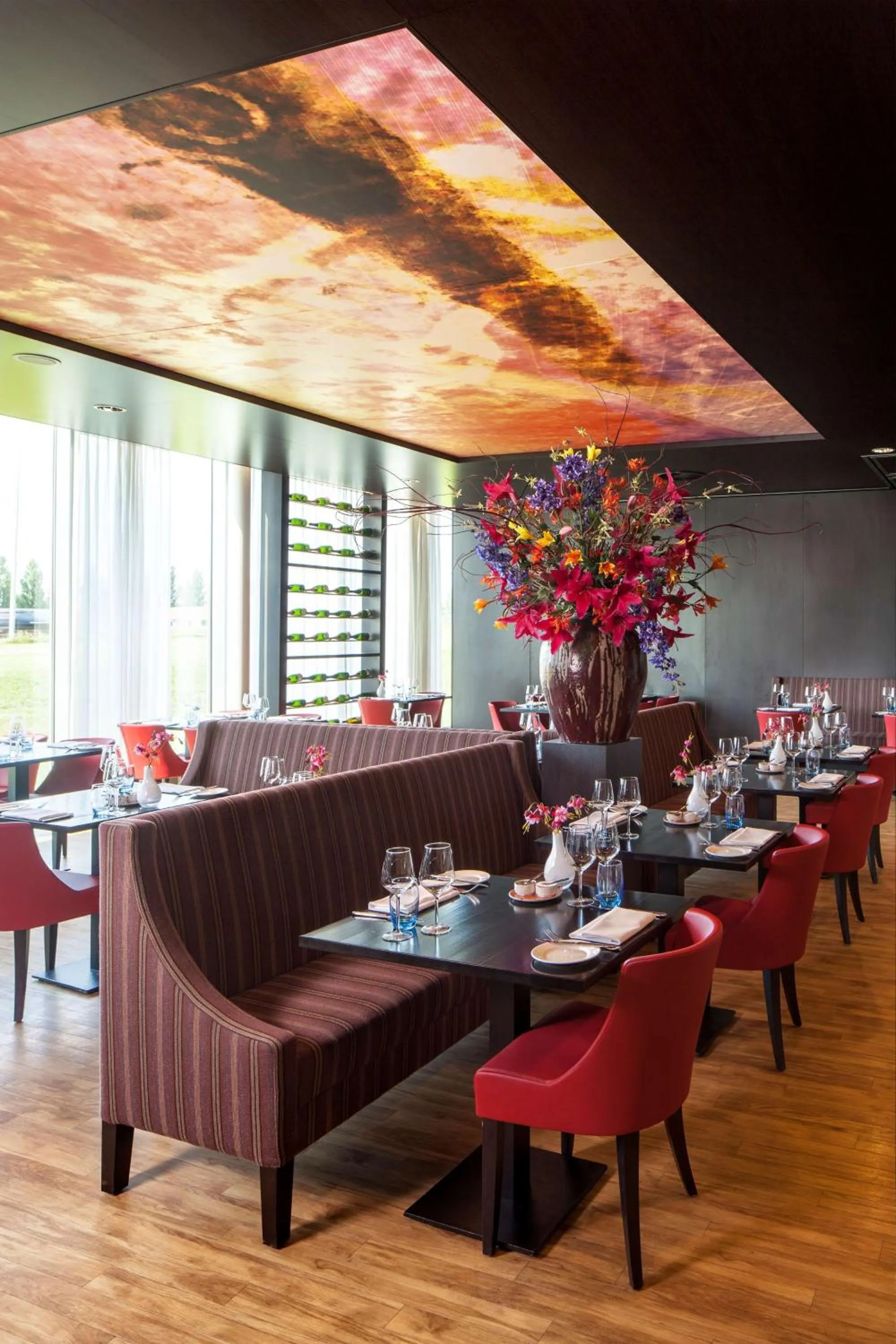 Restaurant/places to eat in Park Plaza Amsterdam Airport