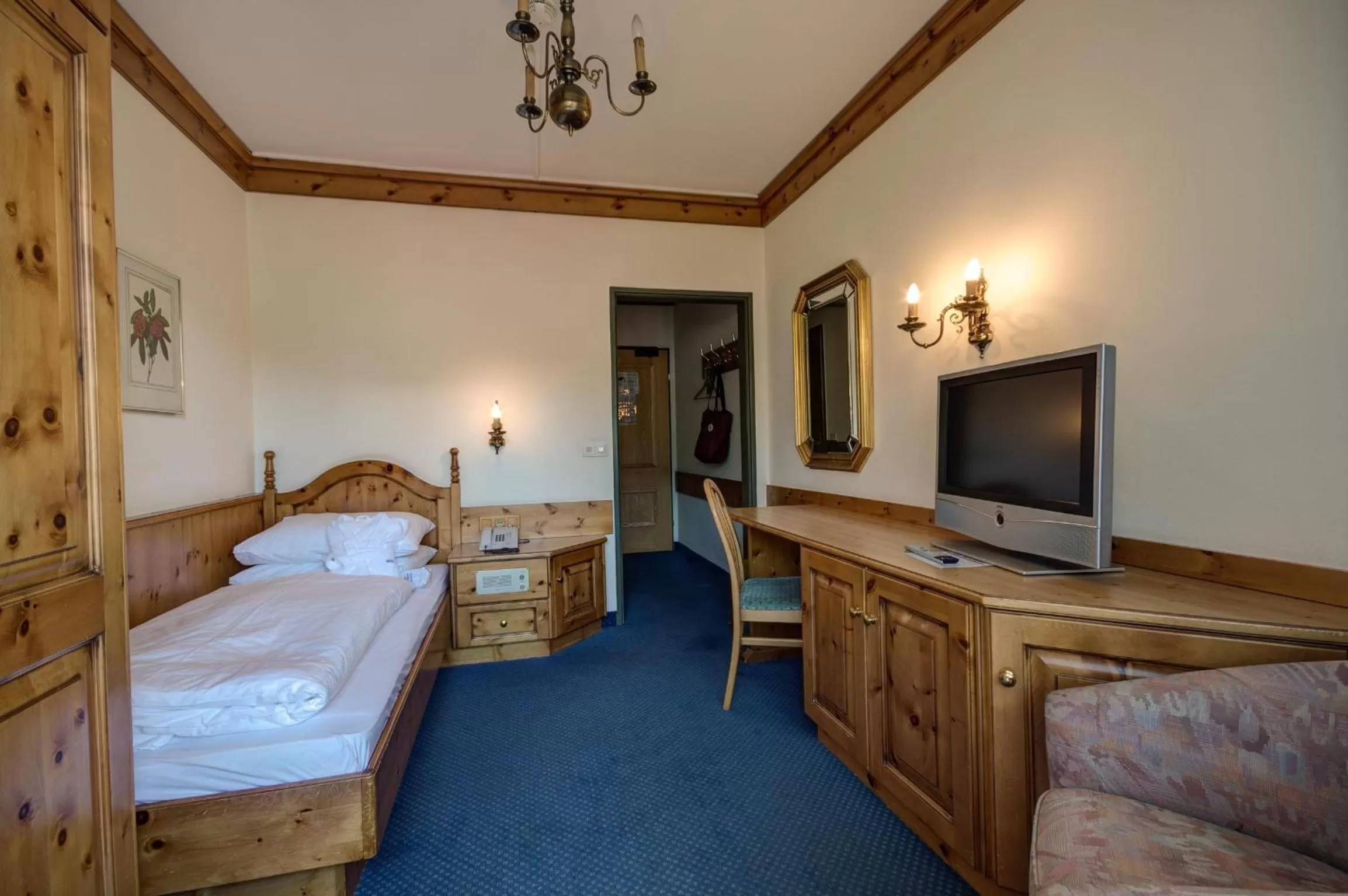 Photo of the whole room, Bed in Hotel Alpina - Thermenhotels Gastein