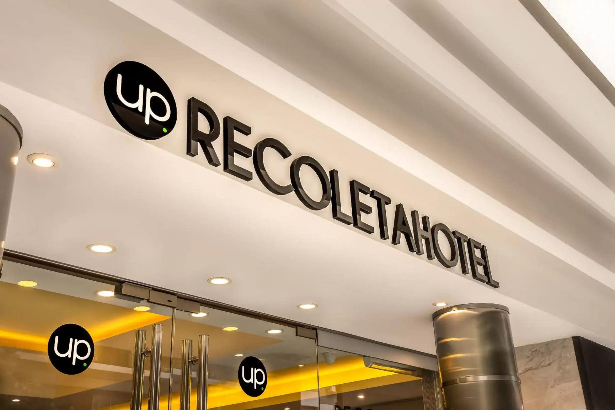 Facade/entrance in Up Recoleta Hotel