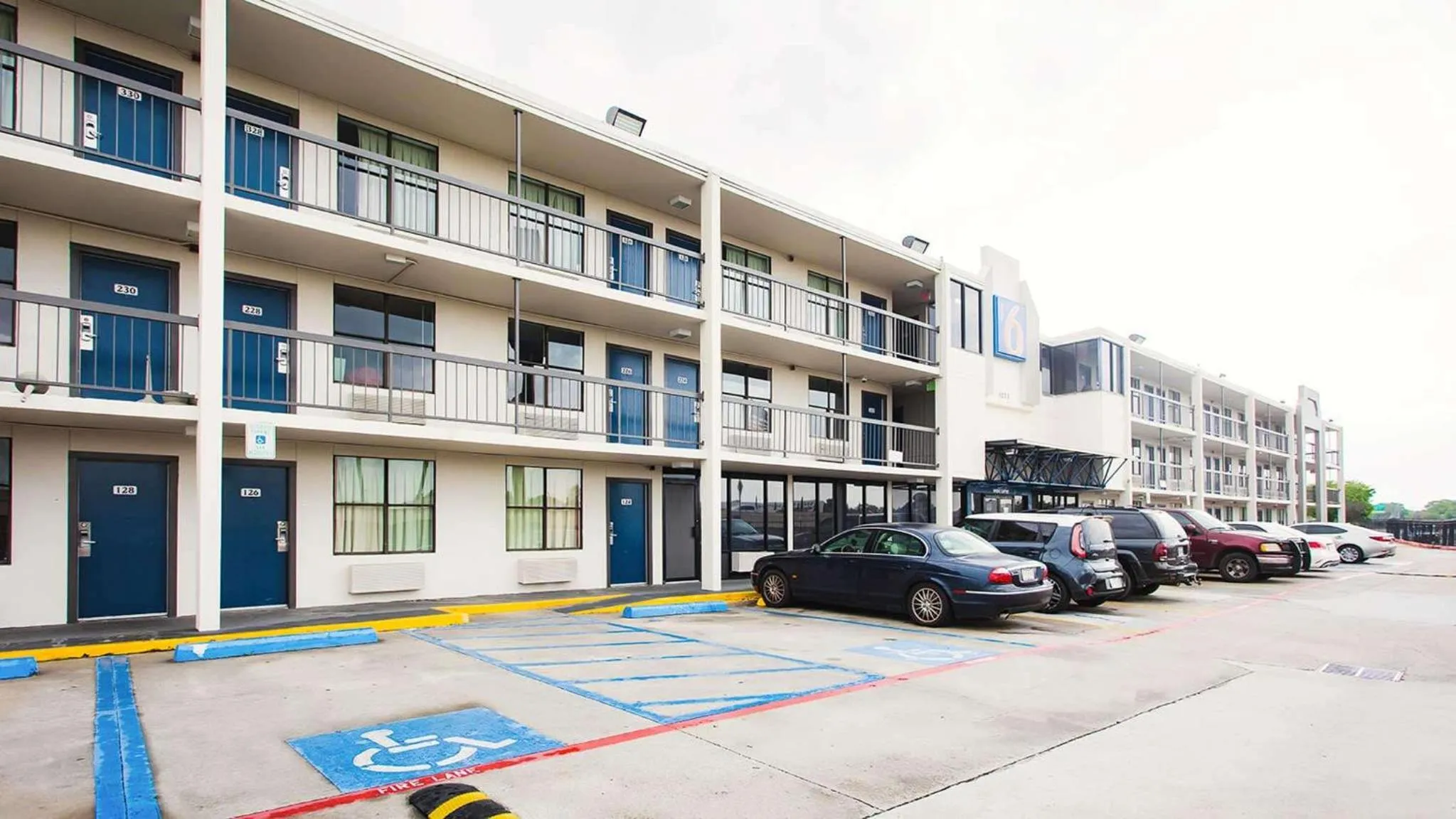 Property building in Motel 6 Houston, TX - Medical Center - NRG Stadium