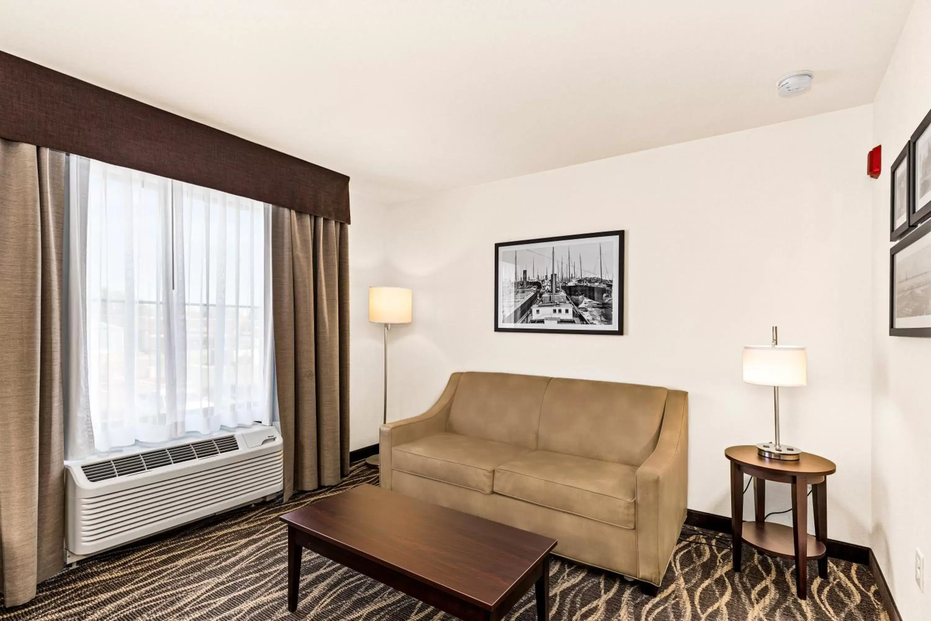 Living room, Seating Area in Cobblestone Hotel & Suites - Superior Duluth