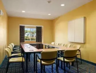 Business facilities in Microtel Inn & Suites