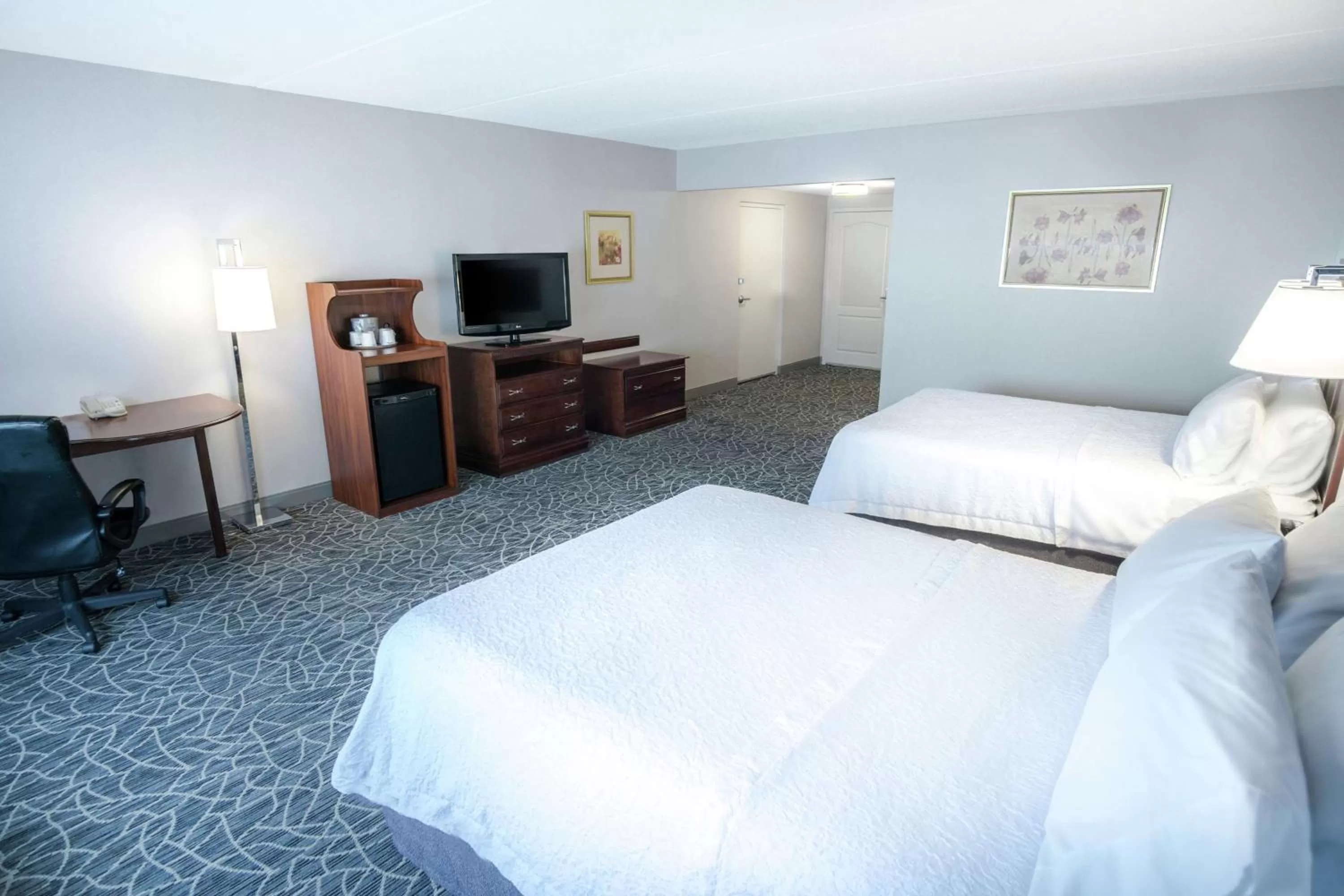 Bed in Hampton Inn & Suites Berkshires-Lenox