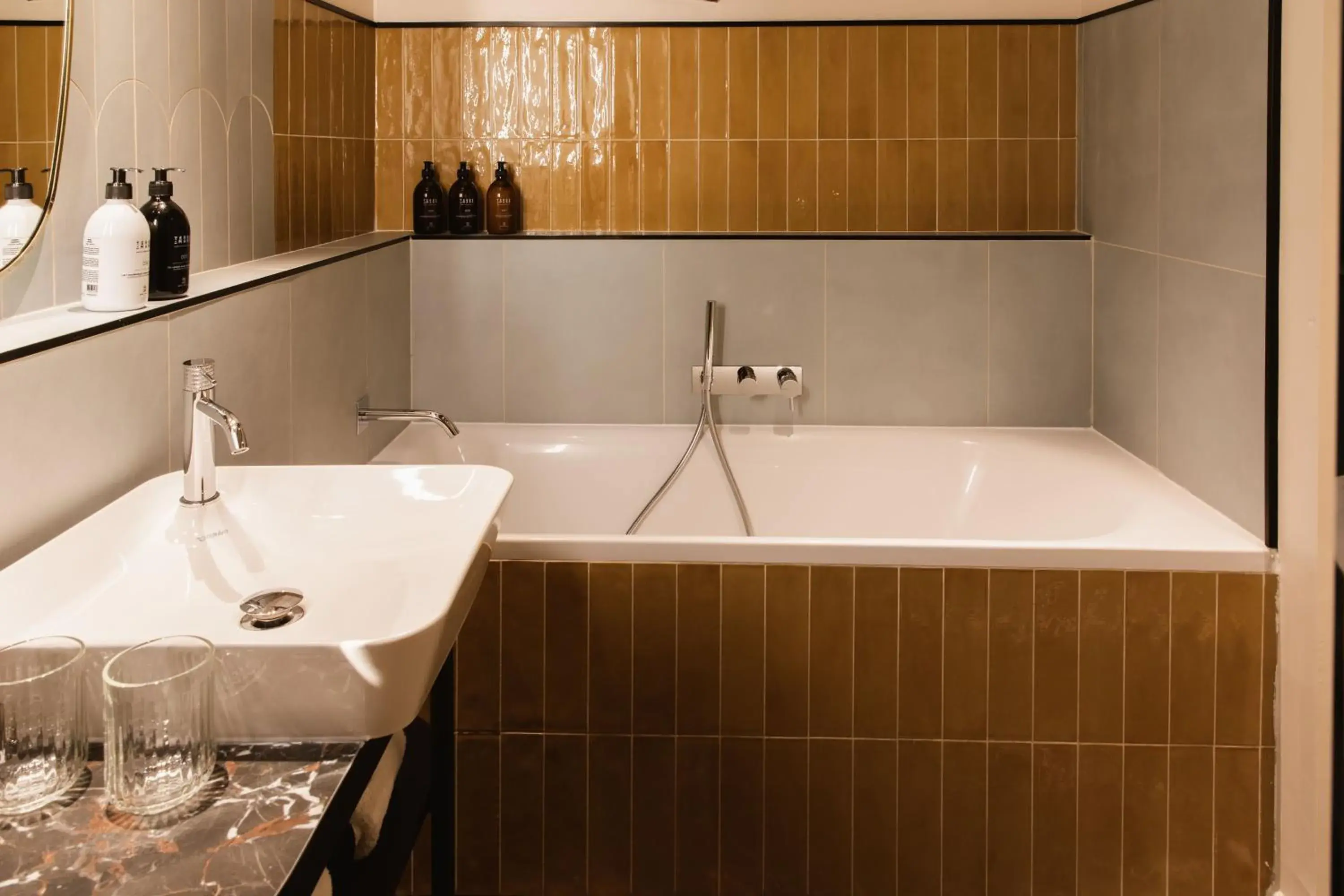 Bathroom in Hotel De Lutece - Notre-Dame