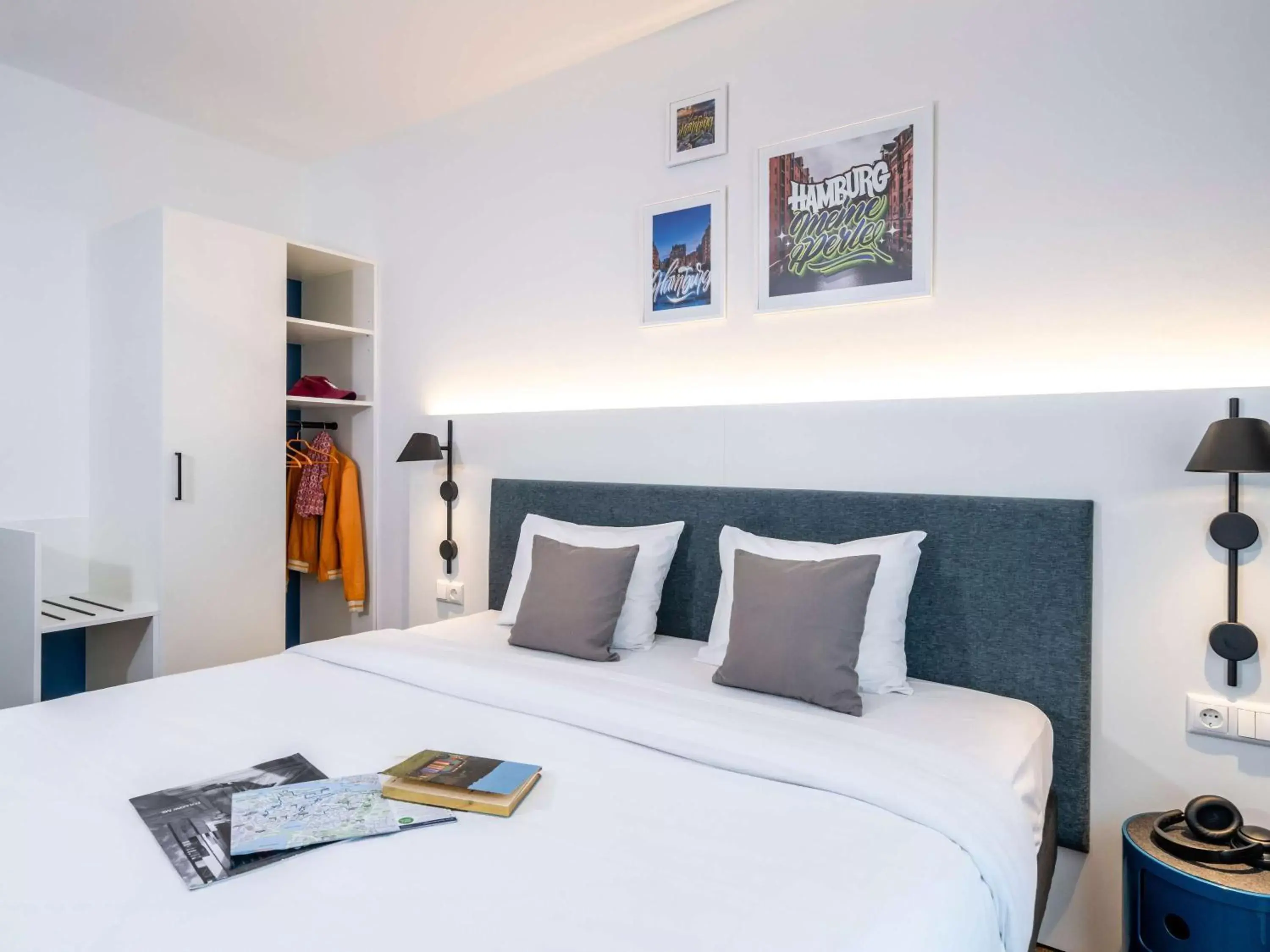 Bedroom, Bed in ibis Styles Hamburg Alster City