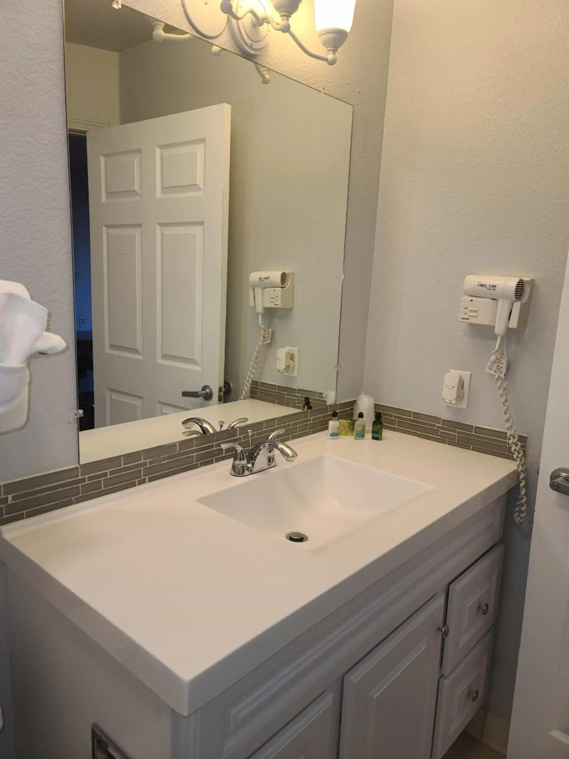 Bathroom in MCM Elegante Suites