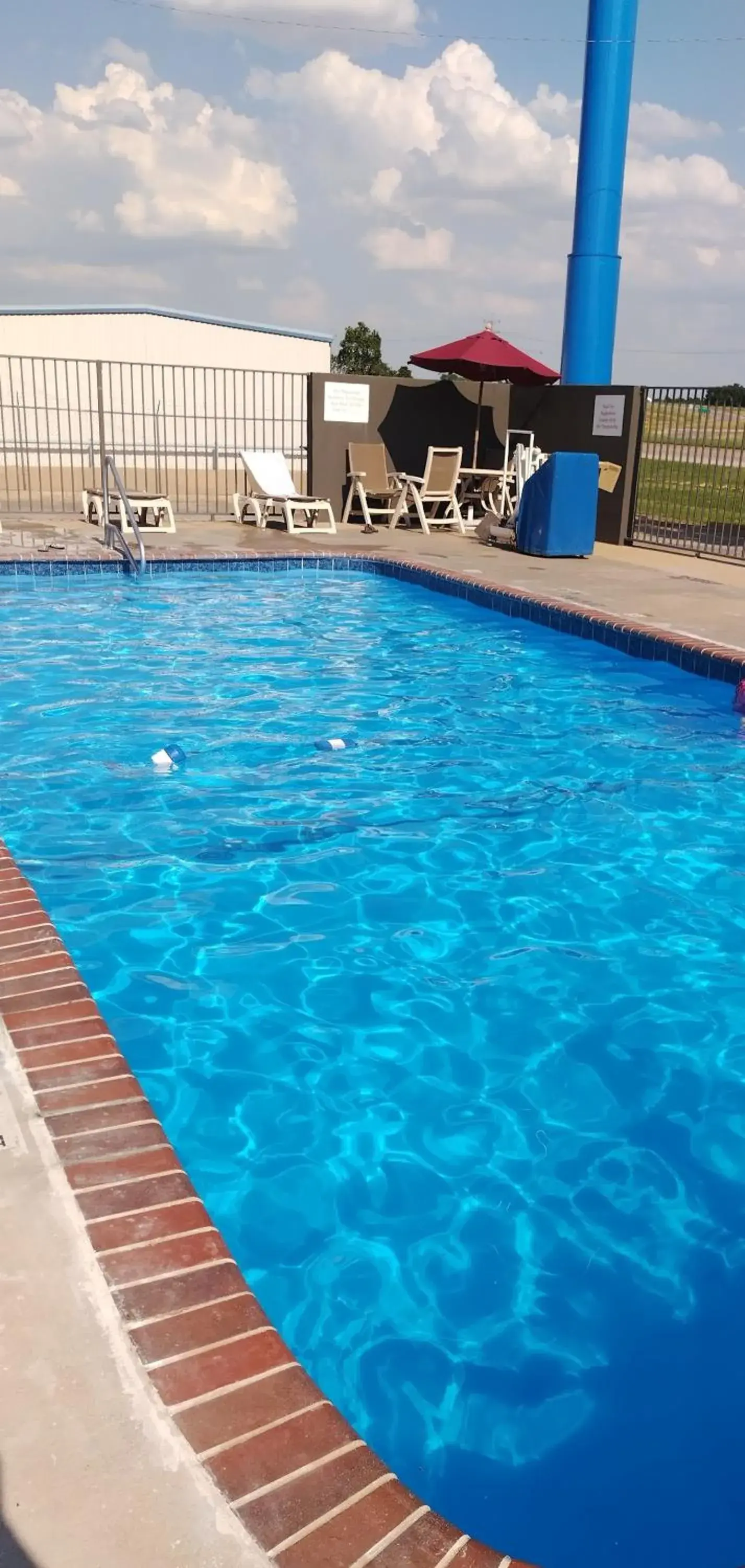 Swimming Pool in Motel 6 Lawton, OK