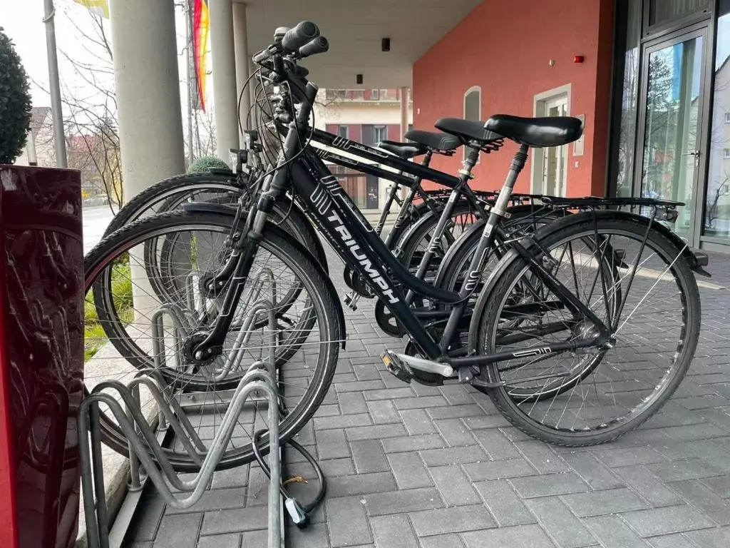 Cycling, Biking in Novina Hotel Tillypark
