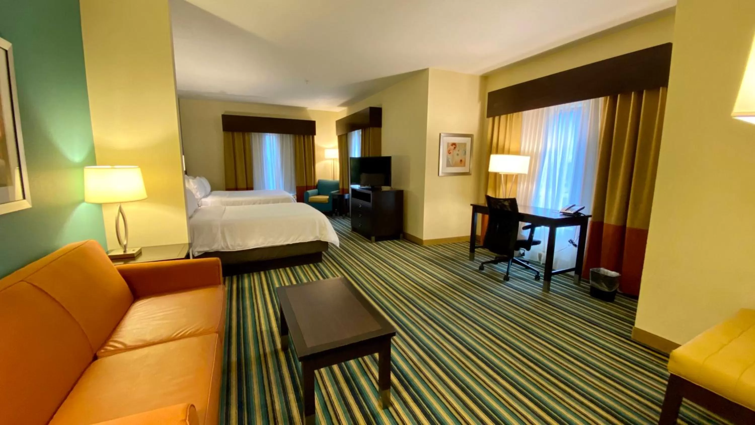 Photo of the whole room, Bed in Holiday Inn Express Hotel & Suites Orlando East-UCF Area by IHG