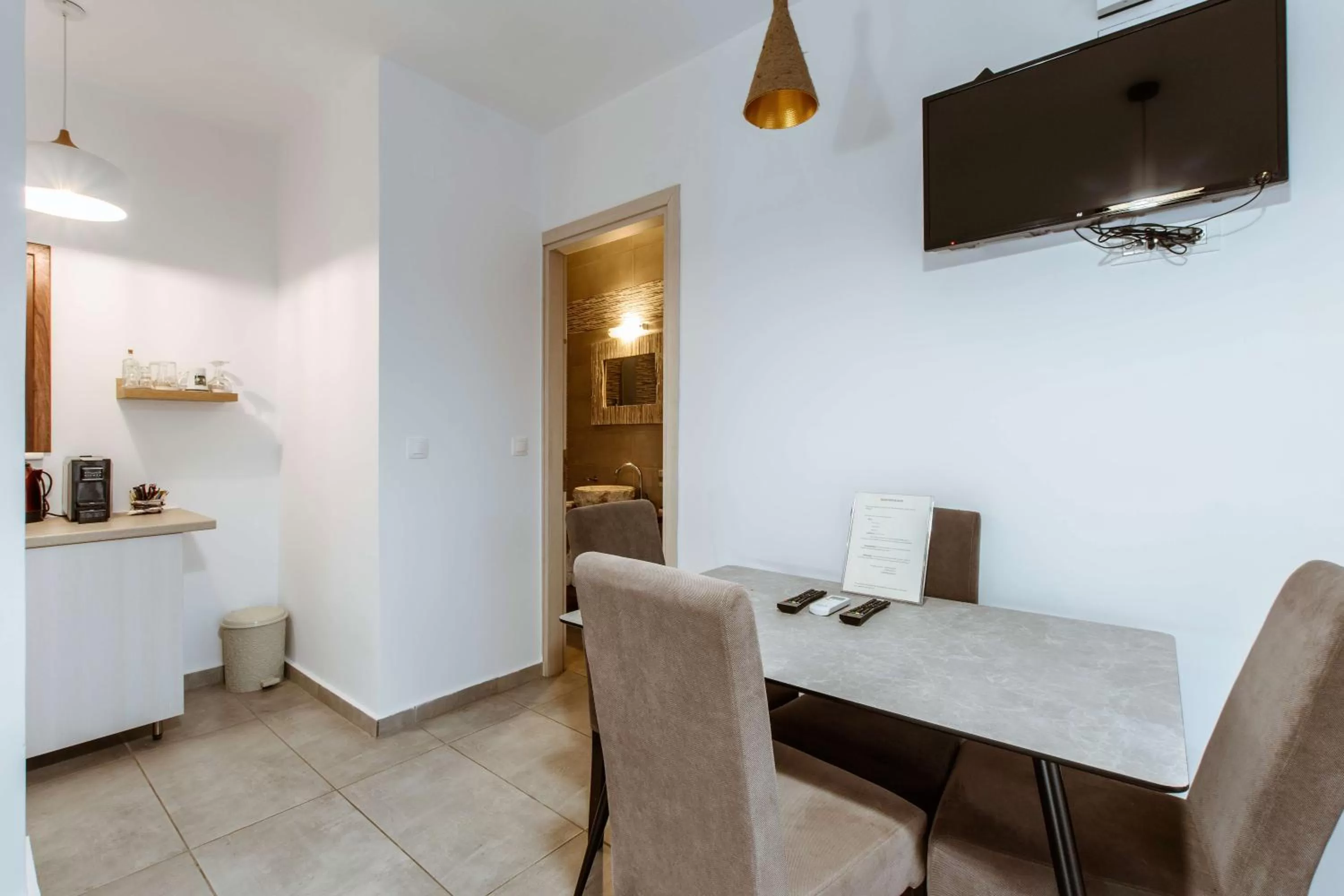 TV and multimedia in Deluxe Hotel