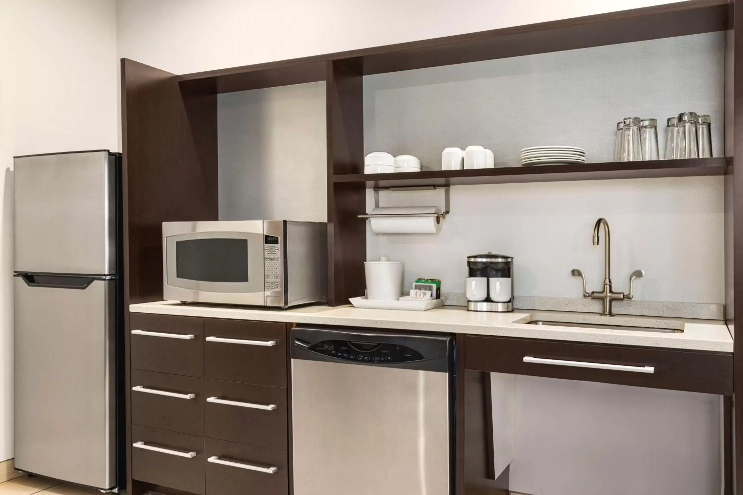 Kitchen or kitchenette, Kitchen/Kitchenette in Home2 Suites Long Island City/Manhattan View